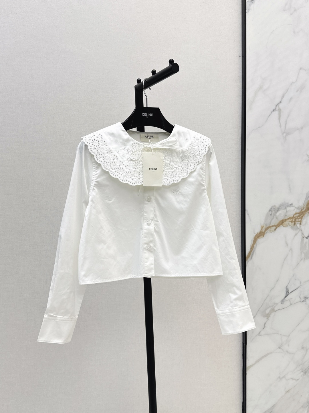 NO:461472,Retro literary style Ce 25Ss————The latest lace doll collar embroidery shirt in early autumn, retro literary style Arc de Triomphe hollow embroidery low-key luxury clean and cool age-reducing vacation items!  H small short style is not picky about people, super slim on the upper body, one-size-fitting sml, shirts, alexander wang19860909复古文艺风 Ce 25Ss————早秋最新款花边娃娃领刺绣衬衫复古文艺风凯旋门镂空刺绣低调奢华 干干净净的清冷减龄度假单品！H小短款版型不挑人上身超显瘦 一色现货发售sml,,shirts,alexander wang,Women's clothing