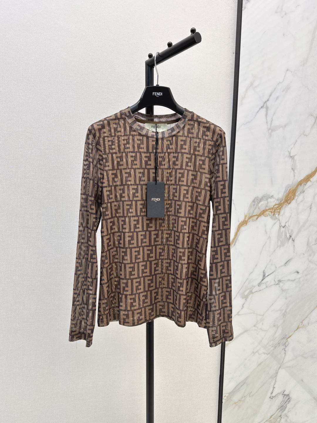 NO:462799,FD 25Ss————————The latest logo printed mesh base shirt in early autumn. Infiltrated print. High-end atmosphere. Soft and elastic very comfortable. Full of high-end outfits. Semi-translucent innovative fabric. Light and soft. The real thing is very good. Tight body. The upper body is fashionable and versatile. The outfit is good. Two colors are available for sale in stock. Alexander wang.19860909FD 25Ss—————早秋最新款logo印花网纱打底衫 渗透印花 高级大气 柔软弹力很舒服 满满的穿搭高级感 半透视创新面料 轻盈柔软 实物非常赞 紧身显身材 上身洋气百搭 穿搭好看 两色现货发售sml,,alexander wang,Women's clothing