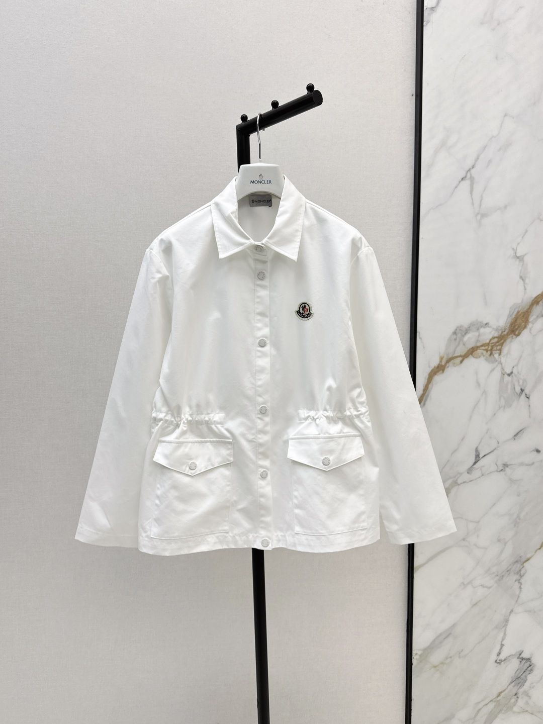 NO:462764,Mc 25Ss———The latest drawstring waist-length mid-length lapel windbreaker jacket in autumn and winter. This windbreaker seems to have its own eye-catching points. It has aura. The drawstring waist-length design has a styling and strong tolerance for the figure. The whole retro feel is full. The appearance is plus points. The must-have photos of fashionable outfits come with a high-end filter. Three colors are available for sale in stock. Jackets & coats, alexander wang19860909Mc 25Ss————秋冬最新款抽绳收腰中长款翻领风衣外套这件风衣仿佛自带吸睛点 很有气场 抽绳收腰设计有造型感 对身材包容性也很强 整个复古感拉满 颜值加分时髦穿搭必备拍起照来自带高级滤镜感 三色现货发售sml,,jackets & coats,alexander wang,Women's clothing