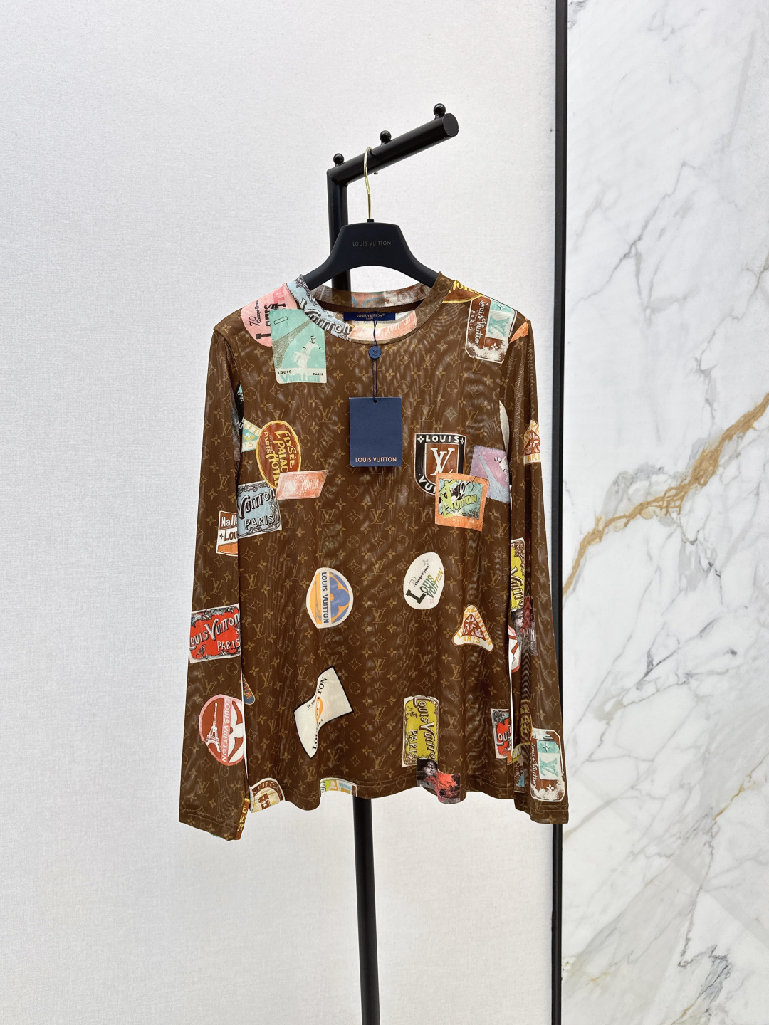 NO:464075,L family 25Ss————————The latest style of early autumn must-have base shirt, presbyopian printed turtleneck base shirt, classic old-fashion pattern retro eye-catching, half-high neck tight-fitting style, slim and versatile, simple and atmospheric, two-color spot on sale, sml, louis vuitton, alexander wang19860909L家 25Ss————早秋最新款人手必备打底衫 老花印花高领打底衫 经典老花图案复古吸睛 半高领贴身衣型 显瘦又百搭 简约大气 两色现货发售sml,,louis vuitton,alexander wang,Women's clothing