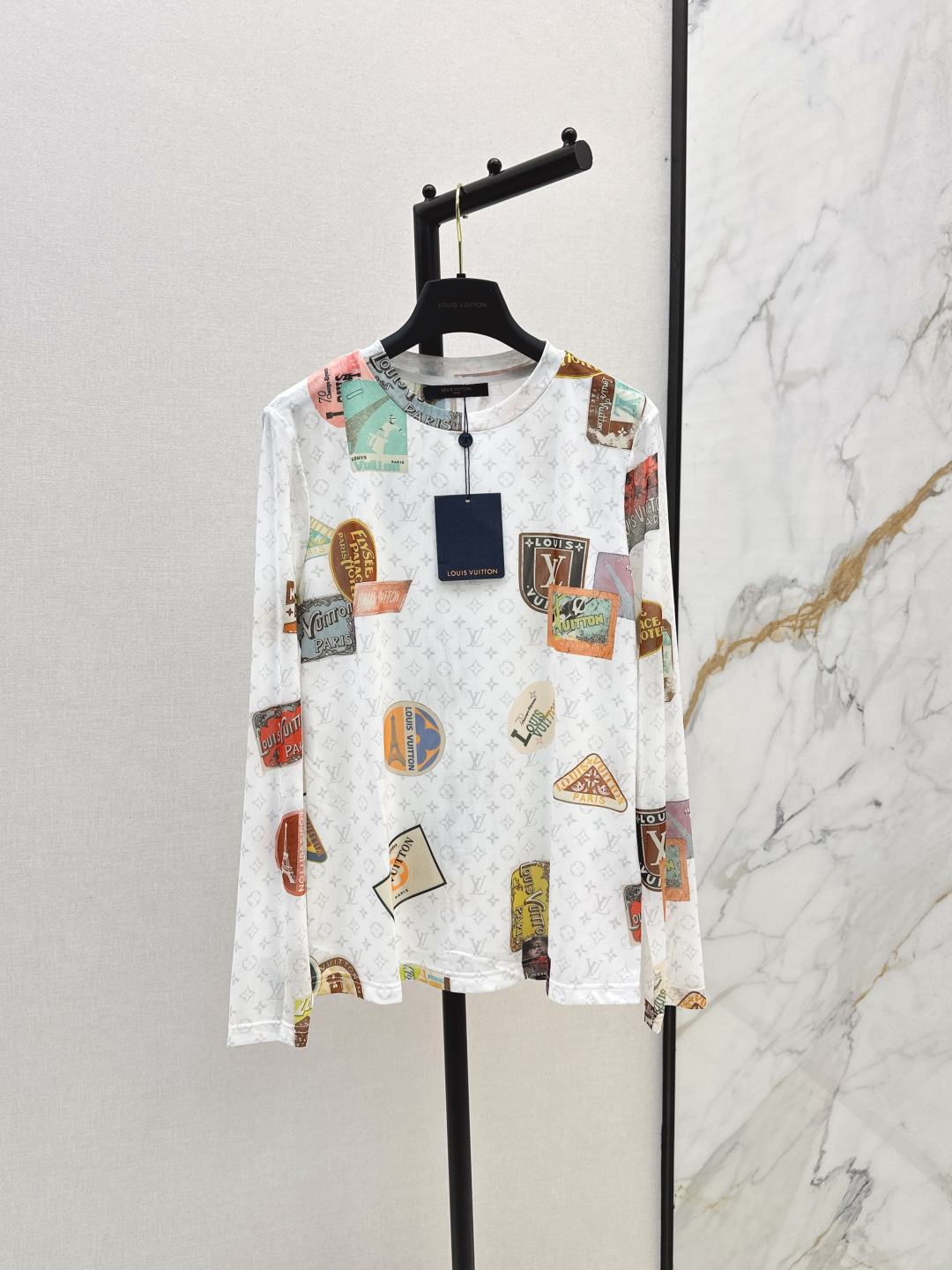 NO:464067,L family 25Ss————————The latest style of early autumn must-have base shirt, presbyopian printed turtleneck base shirt, classic old-fashion pattern retro eye-catching, half-high neck tight-fitting style, slim and versatile, simple and atmospheric, two-color spot on sale, sml, louis vuitton, alexander wang19860909L家 25Ss————早秋最新款人手必备打底衫 老花印花高领打底衫 经典老花图案复古吸睛 半高领贴身衣型 显瘦又百搭 简约大气 两色现货发售sml,,louis vuitton,alexander wang,Women's clothing