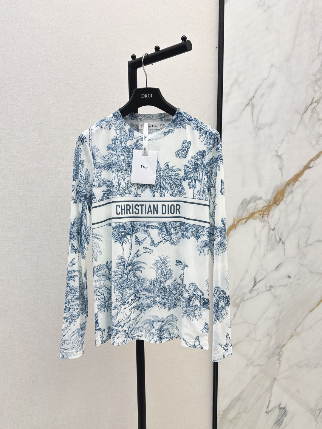 NO:464059,CD 25Ss———————The latest style of early autumn must-have base shirt, presbyop printing base shirt, classic presbyop pattern, retro and eye-catching, half-high neck tight-fitting style, slim and versatile, simple and atmospheric, two-color spot on sale, sml, alexander wang19860909CD 25Ss————早秋最新款人手必备打底衫 老花印花打底衫 经典老花图案复古吸睛 半高领贴身衣型 显瘦又百搭 简约大气 两色现货发售sml,,alexander wang,Women's clothing