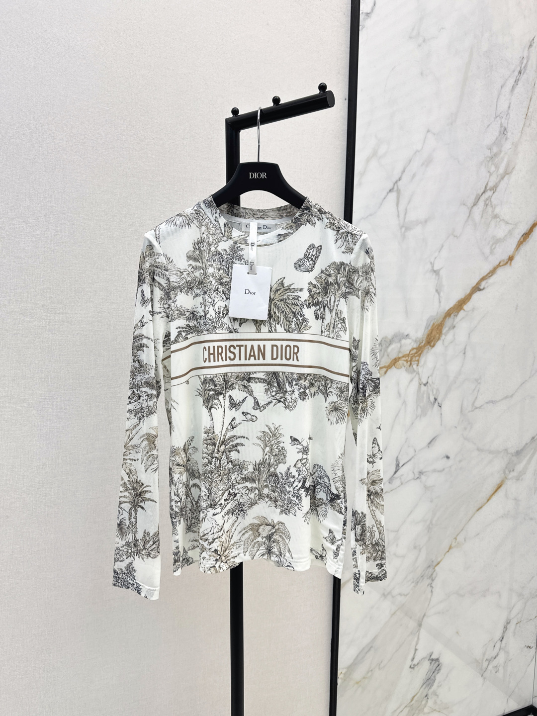 NO:464052,CD 25Ss———————The latest style of early autumn must-have base shirt, presbyop printing base shirt, classic presbyop pattern, retro and eye-catching, half-high neck tight-fitting style, slim and versatile, simple and atmospheric, two-color spot on sale, sml, alexander wang19860909CD 25Ss————早秋最新款人手必备打底衫 老花印花打底衫 经典老花图案复古吸睛 半高领贴身衣型 显瘦又百搭 简约大气 两色现货发售sml,,alexander wang,Women's clothing