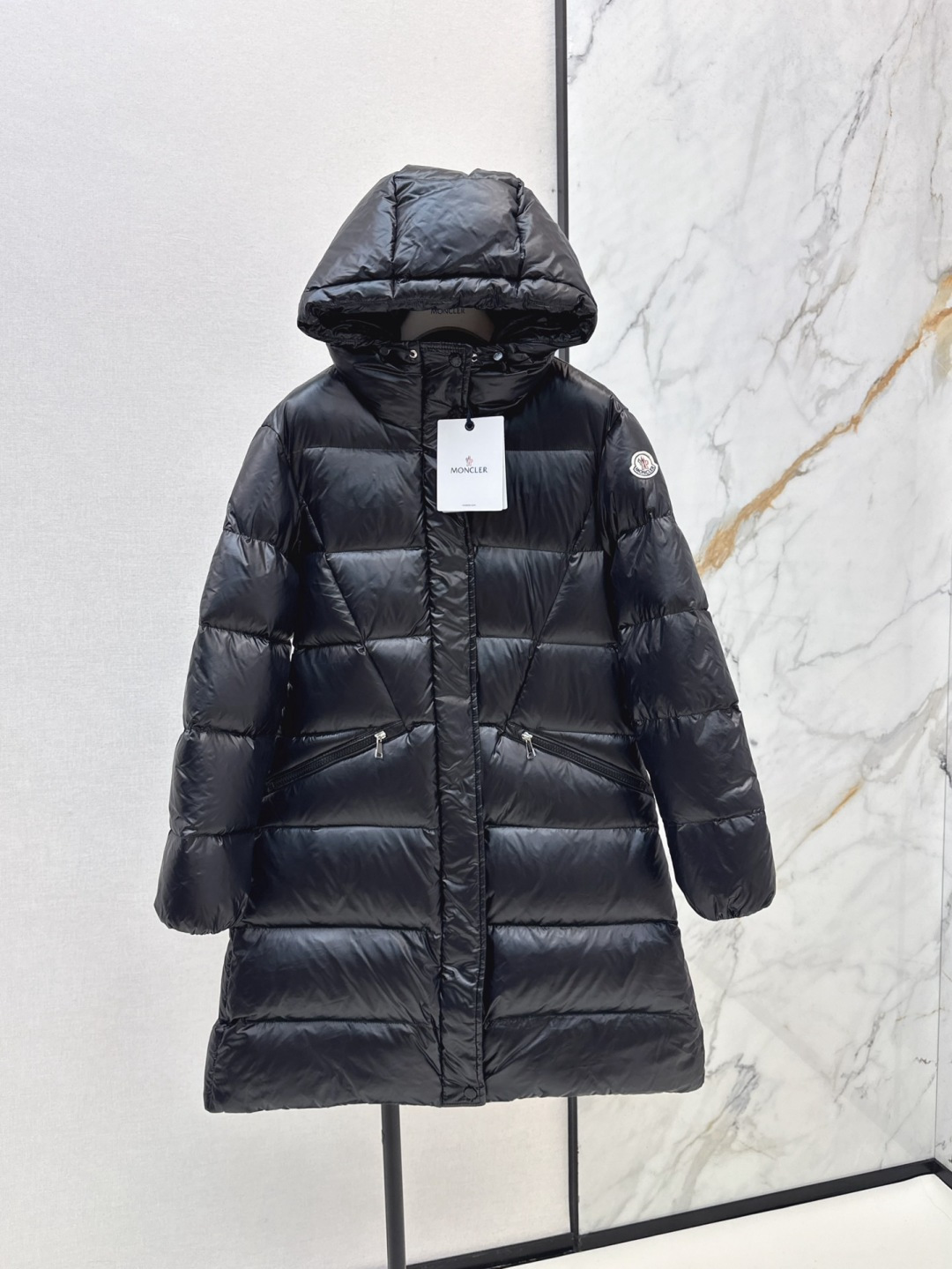 NO:465692,With dust bag MC 25Ss———The latest hooded down jacket with autumn and winter, delivery of metal logo belt, slimming and not picky, National standard 90 white duck down filling, the upper body effect is very good, light and fluffy, logo small badge decoration, yb custom memory silk texture is excellent, original hardware accessories Recommended, one-size spot sale 0/1/2/3,, jackets & coats, down jacket, hats, alexander wang19860909配防尘袋MC 25Ss———秋冬最新款连帽束腰羽绒服外套 配送金属logo腰带 显瘦不挑人 国标90白鸭绒填充 上身效果非常好 轻盈又有蓬松度 logo小徽章装饰 yb定制记忆丝质感超赞 原版五金配件 推荐 一色现货发售0/1/2/3,,jackets & coats,down jacket,hats,alexander wang,Women's clothing