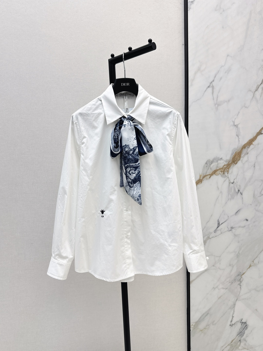 NO:465645,CD 25Ss—————The latest jungle printed silk scarf in early autumn, elegant temperament, low-key, luxurious three-dimensional tailoring, streamlined line design, noble, elegant and gentle and intellectual temperament, imported special materials, amazing when you receive it, custom fabric texture is excellent, one color is available for sale in stock, sml, shirts, alexander wang19860909CD 25Ss————早秋最新款丛林印花丝巾优雅气质衬衫低调奢华立体剪裁 精简线条感设计 高贵典雅又尽显温柔知性的气质 进口特殊材质 收到手会很惊艳 定制面料质感超赞 一色现货发售sml,,shirts,alexander wang,Women's clothing