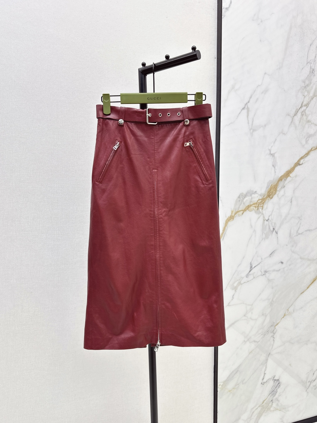 NO:465619,Exclusive first release Gu 25Ss————The latest fashionable and handsome leather suit in early autumn, small short leather vest + jacket leather jacket + skirt Imported 100% lambskin fabric, elegant style, lazy and casual high-end items, customized hardware accessories full of details, low-key and luxurious design, excellent two-color split development, spot-on sml half,, skirts, jackets & coats, jackets & coats, sheepskin, alexander wang19860909独家首发 Gu 25Ss———早秋最新款时髦帅气皮套装小短款皮背心+夹克皮外套+半裙 进口百分百小羊皮面料 气质版型慵懒随性的高级单品 定制五金配件细节感满满 低调奢华设计感超赞 两色分开发 现货发售sml 半,,skirts,jackets & coats,jackets & coats,sheepskin,alexander wang,Women's clothing