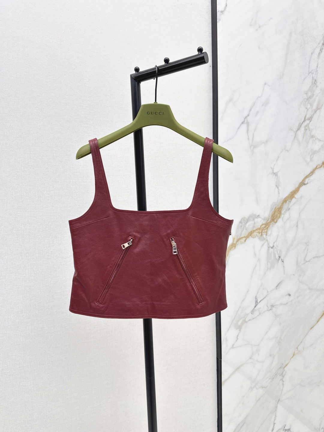 NO:465612,Exclusive first release Gu 25Ss————The latest fashionable and handsome leather suit in early autumn, small short leather vest + jacket leather jacket + skirt Imported 100% lambskin fabric, elegant style, lazy and casual high-end items, customized hardware accessories full of details, low-key and luxurious design, excellent two-color split development, spot-on sml hanging,, skirts, jackets & coats, jackets & coats, sheepskin, alexander wang19860909独家首发 Gu 25Ss———早秋最新款时髦帅气皮套装小短款皮背心+夹克皮外套+半裙 进口百分百小羊皮面料 气质版型慵懒随性的高级单品 定制五金配件细节感满满 低调奢华设计感超赞 两色分开发 现货发售sml 吊,,skirts,jackets & coats,jackets & coats,sheepskin,alexander wang,Women's clothing