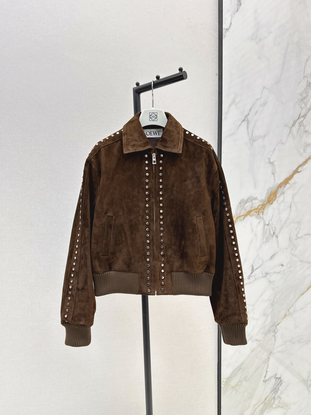 NO:465574,The same style as Yang Mi with dust bag, Loe 25Ss——————————————————————————————————————————————————————————————————————————————————————————————————————————————————————————————————————————————————————————————————————————————————————————————————————————————————————————————————————————————————————————————————————————————————————————————————————————————————————————————————————————————————————————————————————————————————————————————————————————————————————————————————————————————————————————————————————————————————————————————————————————————19860909配防尘袋杨幂同款 Loe 25Ss————秋冬最新款麂皮绒翻领机车夹克外套独家定制麂皮绒面铆钉工艺 重磅打造镶嵌了铆钉设计 酷飒少女风经典版型百搭又显瘦 时髦少女衣橱必备气质单品 三色现货发售sml 991081030四位数杨幂同款 Loe 25Ss————秋冬最新款麂皮绒翻领机车夹克外套独家定制麂皮绒面铆钉工艺 重磅打造镶嵌了铆钉设计 酷飒少女风经典版型百搭又显瘦 时髦少女衣橱必备气质单品 三色现货发售sml,,loewe,jackets & coats,jackets & coats,chamois leather,alexander wang,Women's clothing