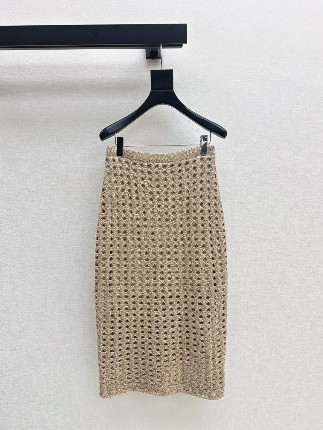 NO:465555,Walking high-end Bc 25Ss———The latest style of the shiny diamond yarn series in autumn and winter, old-fashioned style, a series of dazzling golden silk mohair hollow crochet vest + jacket + skirt, heavy industry luxury!  Customized imported special yarn from Italy contains high-gloss sequins and beautiful. The texture of furry milk is excellent. Swiss machine hooking craftsmanship. V-neck loose fit design creates a lazy, low-key and luxurious high-end feeling. The slightly lowered shoulder design is casual and elegant. Recommend a series of matching. Three-color spot sml half,, skirts, jackets & coats, alexander wang19860909行走的高定 Bc 25Ss————秋冬最新款闪耀钻石纱系列老钱风穿搭一系列璀璨金丝马海毛镂空钩织马甲+外套+半裙 重工奢华绝绝子！定制意大利进口特种纱线内含高光亮片高级又美丽 毛茸茸奶呼呼的质感超赞 瑞士机钩织工艺 V领宽松版型设计打造慵懒的低调奢华的高级感 微落肩设计随性优雅 推荐一系列搭配 三色现货发售sml 半,,skirts,jackets & coats,alexander wang,Women's clothing