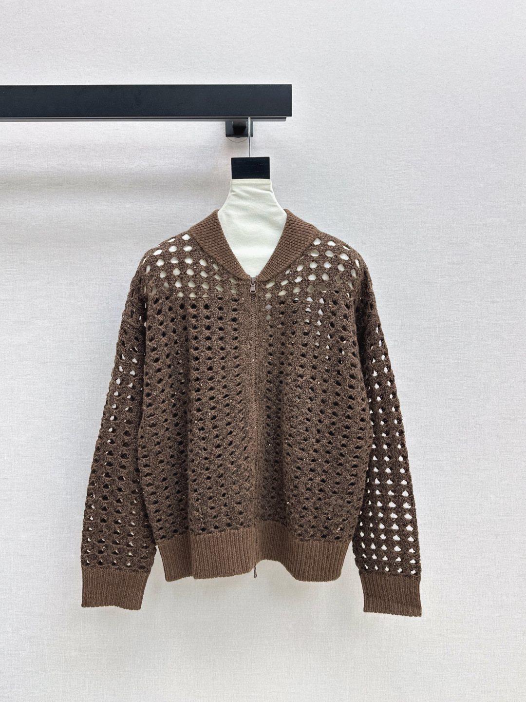 NO:465596,Walking high-end Bc 25Ss———The latest style of the shiny diamond yarn series in autumn and winter, old-fashioned style, a series of dazzling golden silk mohair hollow crochet vest + jacket + skirt, heavy industry luxury!  Customized imported special yarn from Italy contains high-gloss sequins and high-end and beautiful. The texture of furry milk is excellent. Swiss machine hooking craftsmanship. V-neck loose fit design creates a lazy, low-key and luxurious high-end feeling. The slightly lowered shoulder design is casual and elegant. Recommend a series of matching. Three-color spot sml jackets, skirts, jackets & coats, alexander wang19860909行走的高定 Bc 25Ss————秋冬最新款闪耀钻石纱系列老钱风穿搭一系列璀璨金丝马海毛镂空钩织马甲+外套+半裙 重工奢华绝绝子！定制意大利进口特种纱线内含高光亮片高级又美丽 毛茸茸奶呼呼的质感超赞 瑞士机钩织工艺 V领宽松版型设计打造慵懒的低调奢华的高级感 微落肩设计随性优雅 推荐一系列搭配 三色现货发售sml 外套,,skirts,jackets & coats,alexander wang,Women's clothing