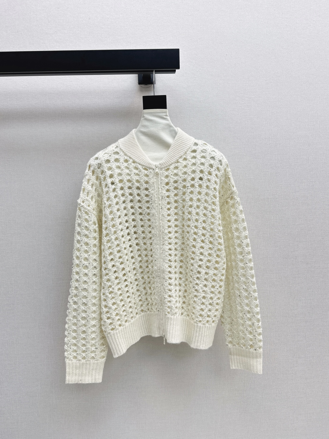 NO:465590,Walking high-end Bc 25Ss———The latest style of the shiny diamond yarn series in autumn and winter, old-fashioned style, a series of dazzling golden silk mohair hollow crochet vest + jacket + skirt, heavy industry luxury!  Customized imported special yarn from Italy contains high-gloss sequins and beautiful. The texture of furry milk is excellent. Swiss machine hooking craftsmanship. V-neck loose fit design creates a lazy, low-key and luxurious high-end feeling. The slightly lowered shoulder design is casual and elegant. Recommend a series of matching. Three-color spot sml is available. In addition,, skirts, jackets & coats, alexander wang19860909行走的高定 Bc 25Ss————秋冬最新款闪耀钻石纱系列老钱风穿搭一系列璀璨金丝马海毛镂空钩织马甲+外套+半裙 重工奢华绝绝子！定制意大利进口特种纱线内含高光亮片高级又美丽 毛茸茸奶呼呼的质感超赞 瑞士机钩织工艺 V领宽松版型设计打造慵懒的低调奢华的高级感 微落肩设计随性优雅 推荐一系列搭配 三色现货发售sml 外,,skirts,jackets & coats,alexander wang,Women's clothing