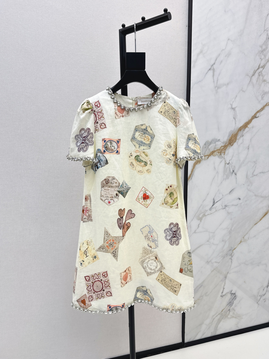 NO:465554,Exclusive first release Zimmen-M 25Ss————The latest vacation style printed dress in early autumn, elegant and fresh vacation style. Elegant pattern printed romantic and elegant white and rich beauty must-have items 100% linen fabric. One color is available in stock. Smlxl, skirts, alexander wang19860909独家首发 Zimmen-M 25Ss———早秋最新款度假风印花连衣裙淡雅清新的度假风气息 优雅图案印花浪漫优雅的白富美必备单品 百分百亚麻面料 一色现货发售smlxl,,skirts,alexander wang,Women's clothing