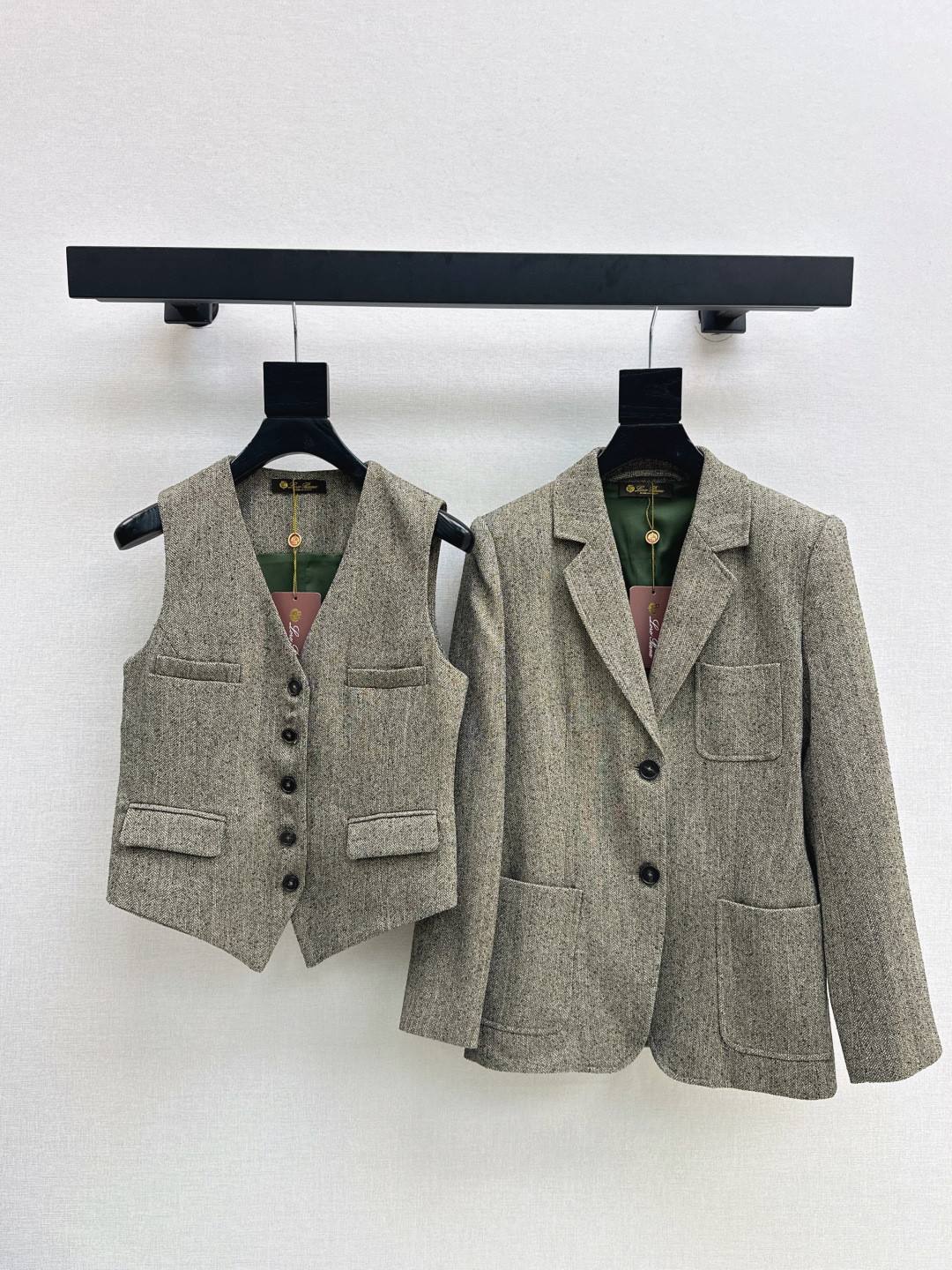 NO:465507,Gao Zhishen outfit LP 25Ss————The latest autumn and winter old Qian style casual outfit single-breasted suit jacket customized mixed line herringbone fabric simple slim fit style tailoring retro and elegant casual commuting versatile items recommended a series of matching items sold in one color SML, loro piano, jackets & coats, business suit, alexander wang19860909高智感穿搭 LP 25Ss—————秋冬最新款老钱风休闲穿搭单排扣西装外套定制混线人字纹面料 简约修身版型剪裁复古优雅 休闲通勤百搭单品 推荐一系列搭配 一色现货发售sml,,loro piana,jackets & coats,business suit,alexander wang,Women's clothing