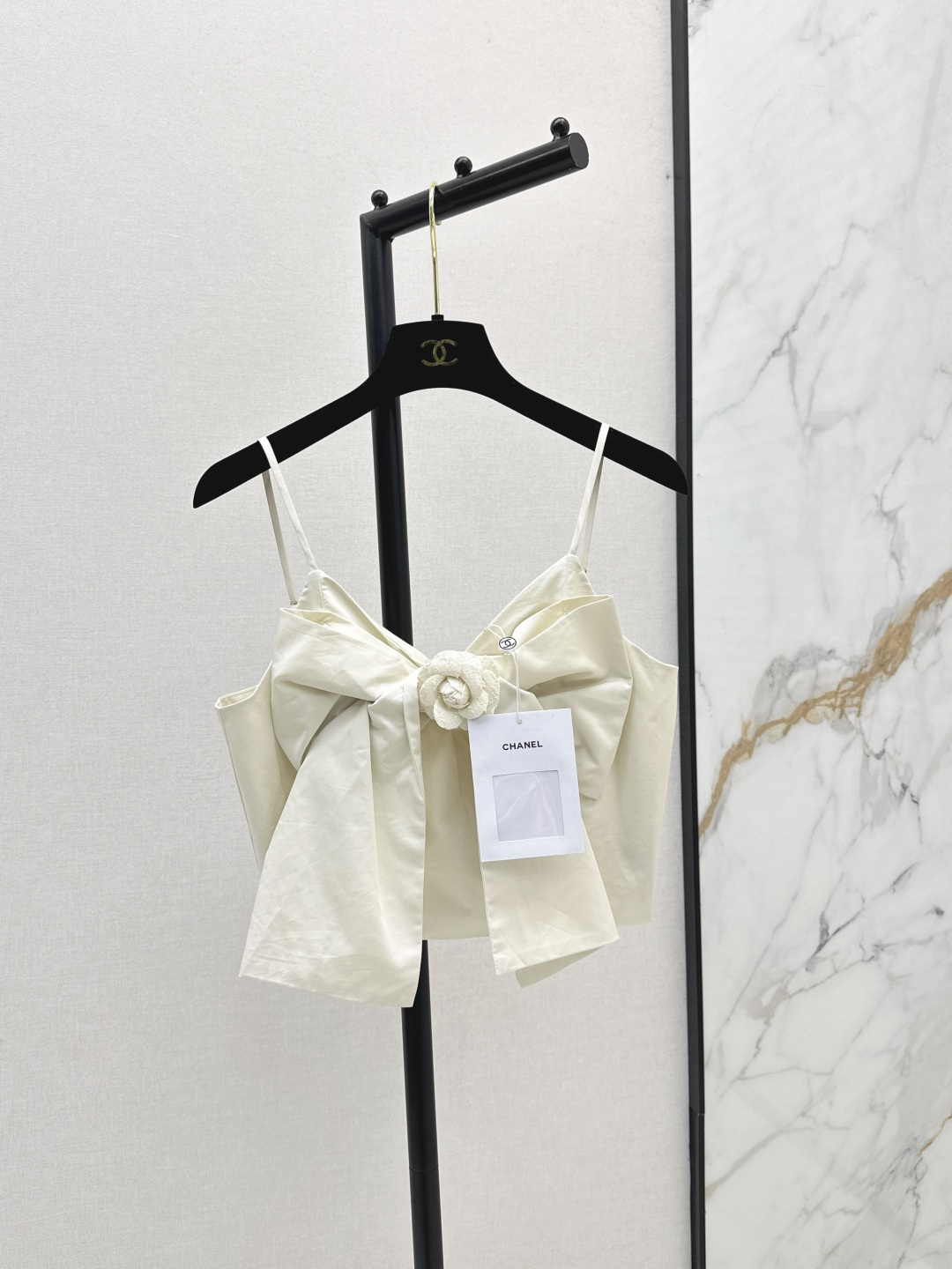 NO:465494,Exclusive model C home 25Ss———The latest autumn and winter coco girls’ outfits with two-piece camellia decorative bow small suspenders + woven strips with small short jackets Customized check woven fabrics Heavy weight Three-dimensional handmade small flower decoration Beautiful ~ Daily photography is absolutely beautiful Two-color split development SML hanging, Chanel, Jackets & coats, Alexander wang19860909独家款 C家 25Ss————秋冬最新款coco女孩穿搭两件套山茶花装饰蝴蝶结小吊带+编织镶边小短款外套 定制格纹编织面料 重磅有分量 立体手工小花朵装饰 美炸啦～日常拍照妥妥的好看 两色分开发 现货发售sml 吊,,chanel,jackets & coats,alexander wang,Women's clothing