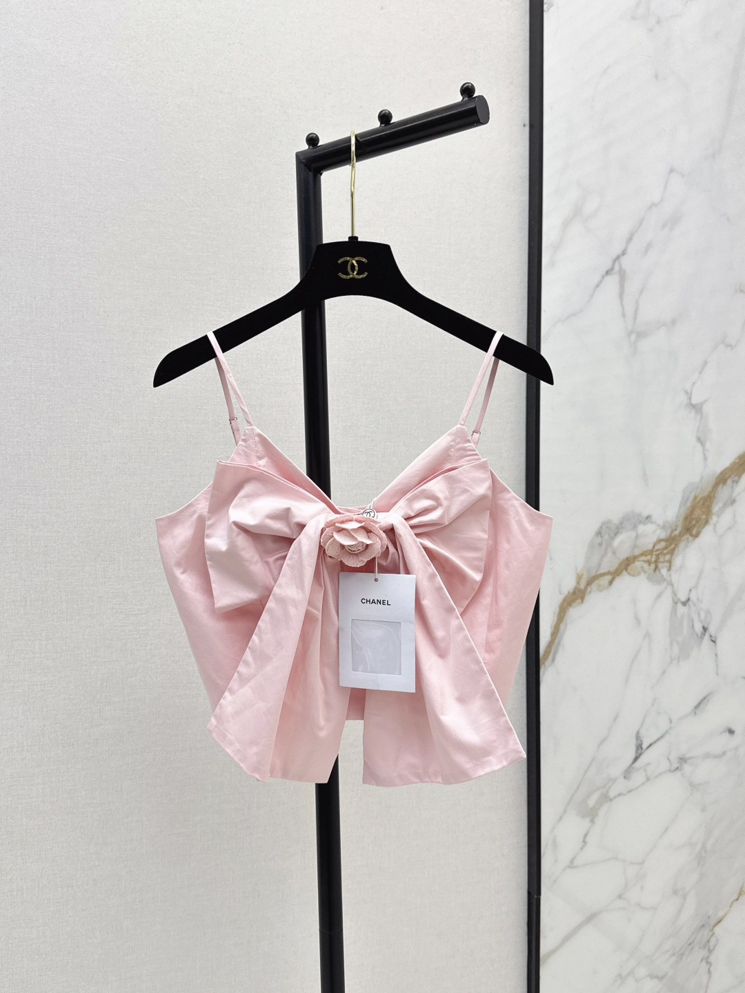 NO:465483,Exclusive model C home 25Ss———The latest autumn and winter coco girls’ outfits with two-piece camellia decorative bow small suspenders + woven strips with small short jackets Customized check woven fabrics Heavy weight Three-dimensional handmade small flower decoration Beautiful ~ Daily photography is absolutely beautiful Two-color split development SML hanging, Chanel, Jackets & coats, Alexander wang19860909独家款 C家 25Ss————秋冬最新款coco女孩穿搭两件套山茶花装饰蝴蝶结小吊带+编织镶边小短款外套 定制格纹编织面料 重磅有分量 立体手工小花朵装饰 美炸啦～日常拍照妥妥的好看 两色分开发 现货发售sml 吊,,chanel,jackets & coats,alexander wang,Women's clothing