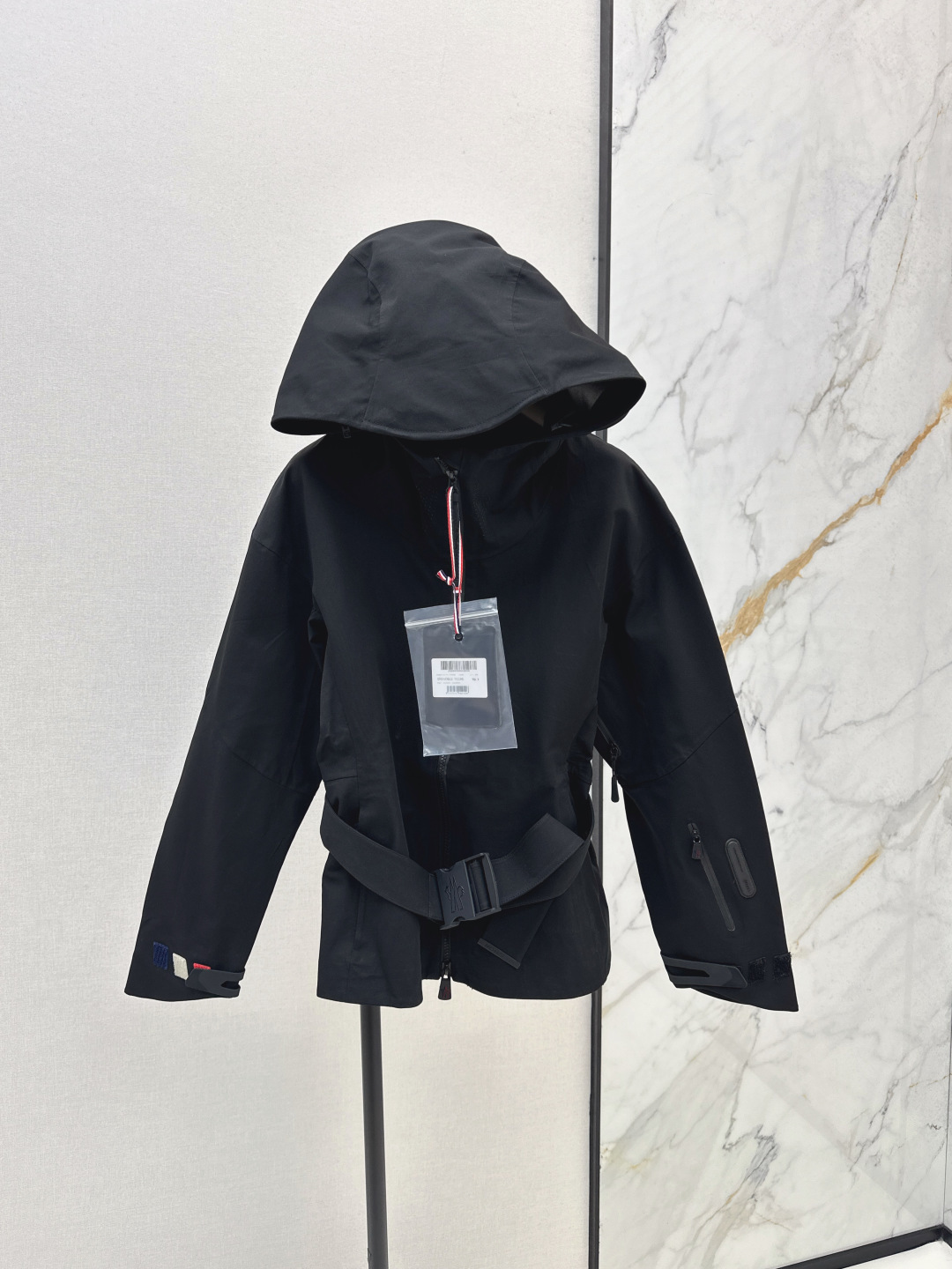 NO:468945,Recommended single model Mc 25Ss—————The latest ski series of early autumn, handsome jackets, yb customized, crisp and beautiful jacket fabric, full of fashion, high-end custom M-family logo, the back of the juicy, casual and free, the texture is also good, retro and fashionable, three colors 0/1/2,, jackets & coats, alexander wang19860909爆单款推荐 Mc 25Ss————早秋最新款滑雪系列帅气冲锋衣外套yb定制挺括感很好的冲锋衣面料 时髦度爆棚 高级定制M家专属Logo 绝绝子的后背 随性洒脱 质感也敲好 复古又时尚 三色0/1/2,,jackets & coats,alexander wang,Women's clothing