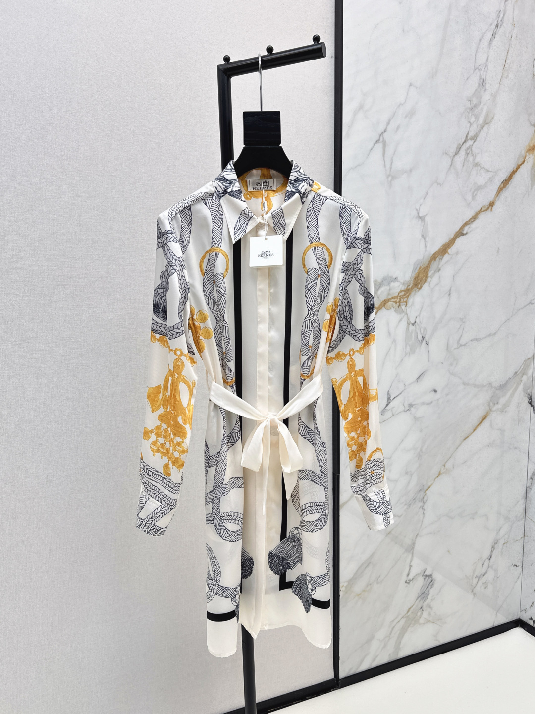 NO:468927,Her 25Ss—————The latest printed dress in early autumn, low-key, luxurious three-dimensional tailoring, streamlined line design, noble, elegant and gentle and intellectual temperament Imported special materials, amazing when you receive it, custom fabric texture is super good, two colors are on sale in stock, skirts, alexander wang19860909Her 25Ss————早秋最新款印花连衣裙 低调奢华立体剪裁 精简线条感设计 高贵典雅又尽显温柔知性的气质 进口特殊材质 收到手会很惊艳 定制面料质感超赞 两色现货发售sml,,skirts,alexander wang,Women's clothing