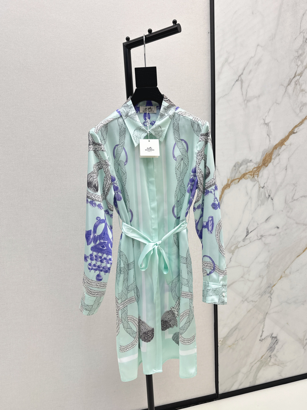 NO:468921,Her 25Ss—————The latest printed dress in early autumn, low-key, luxurious three-dimensional tailoring, streamlined line design, noble, elegant and gentle and intellectual temperament Imported special materials, amazing when you receive it, custom fabric texture is excellent, two colors are on sale in stock sml 9,, skirts, alexander wang19860909Her 25Ss————早秋最新款印花连衣裙 低调奢华立体剪裁 精简线条感设计 高贵典雅又尽显温柔知性的气质 进口特殊材质 收到手会很惊艳 定制面料质感超赞 两色现货发售sml 9,,skirts,alexander wang,Women's clothing