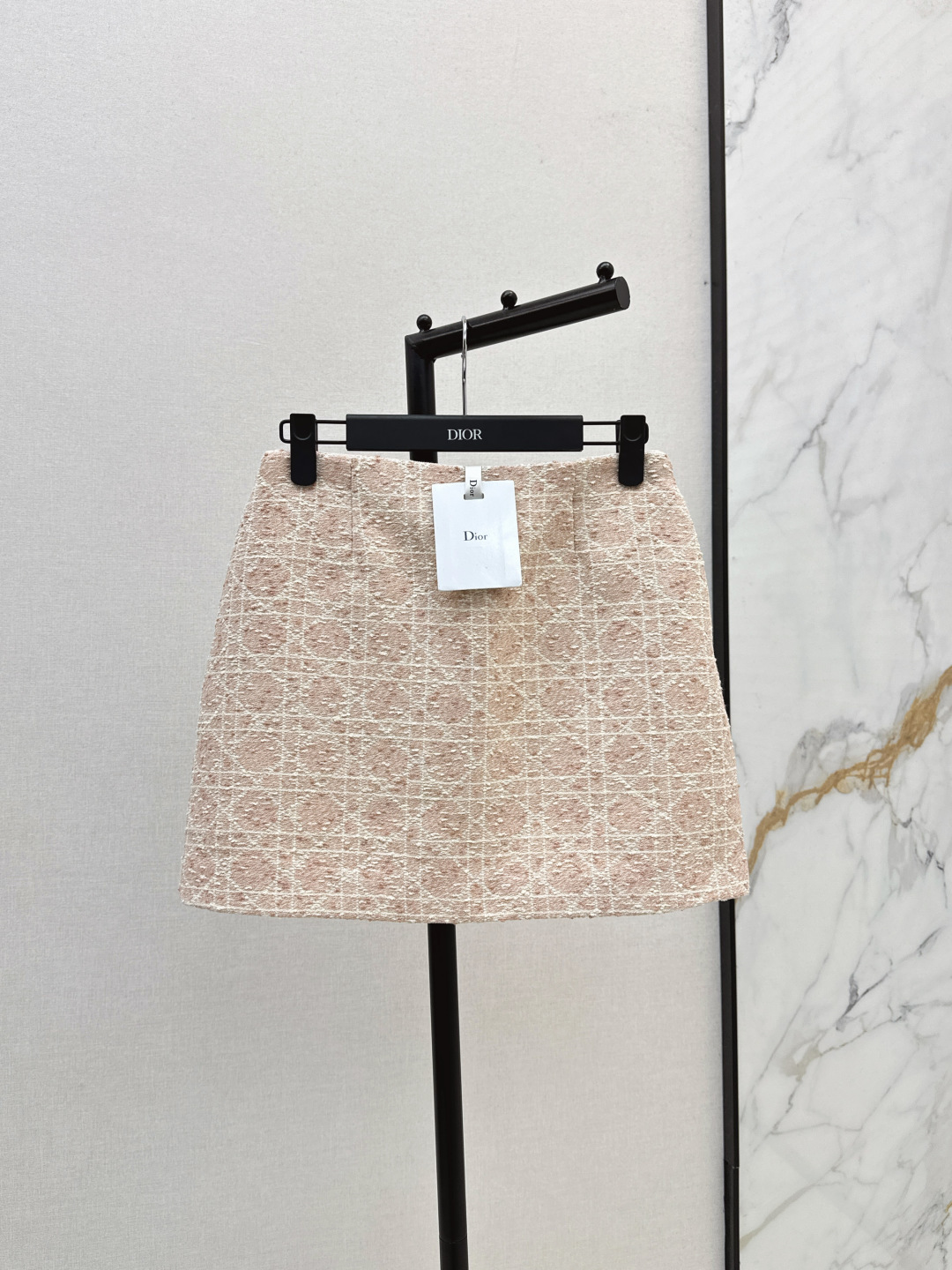 NO:468866,CD 25Ss——————The latest Miss D limited glutinous pink plaid plaid classic skirt developed and customized three-dimensional woven tweed fabric, three-dimensional and broad, age-reducing temperament, classic A-line style, huge and versatile, slim and tall, chaebol daughter high-end baby pink French elegant temperament, white and rich beauty must-have item, one color is available in stock, sml, skirts, alexander wang19860909CD 25Ss————早秋最新款Miss D限定糯粉色戴妃藤格纹经典半裙 开发定制立体编织粗花呢面料立体挺阔 减龄气质经典A字版型巨百搭上身显瘦又高挑 财阀千金高级baby粉调法式优雅气质 白富美必入单品 一色现货发售sml,,skirts,alexander wang,Women's clothing