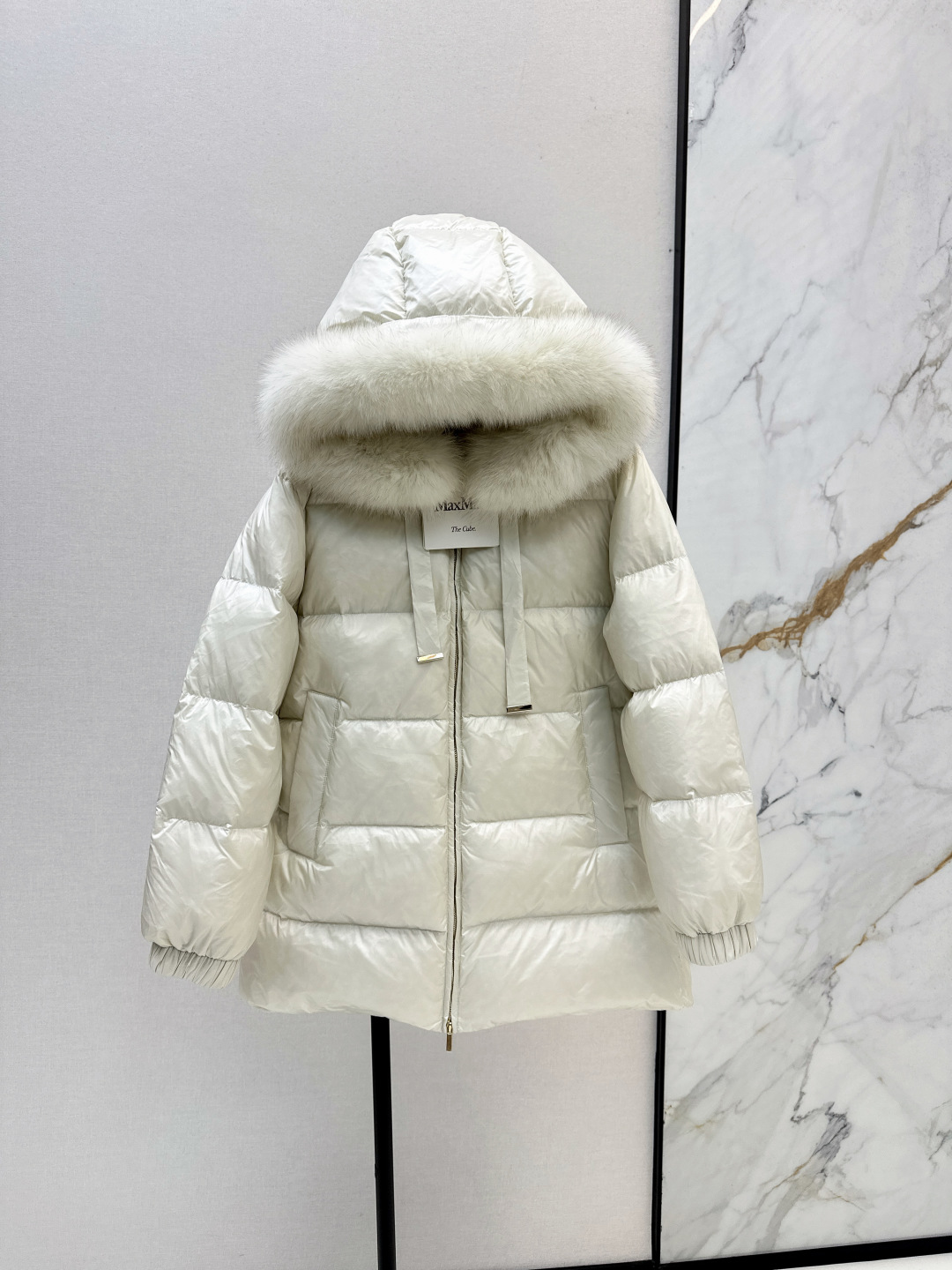 Max Mara Donsjas met Capuchon en Bontkraag - Stijlvol en Warm voor de Winter