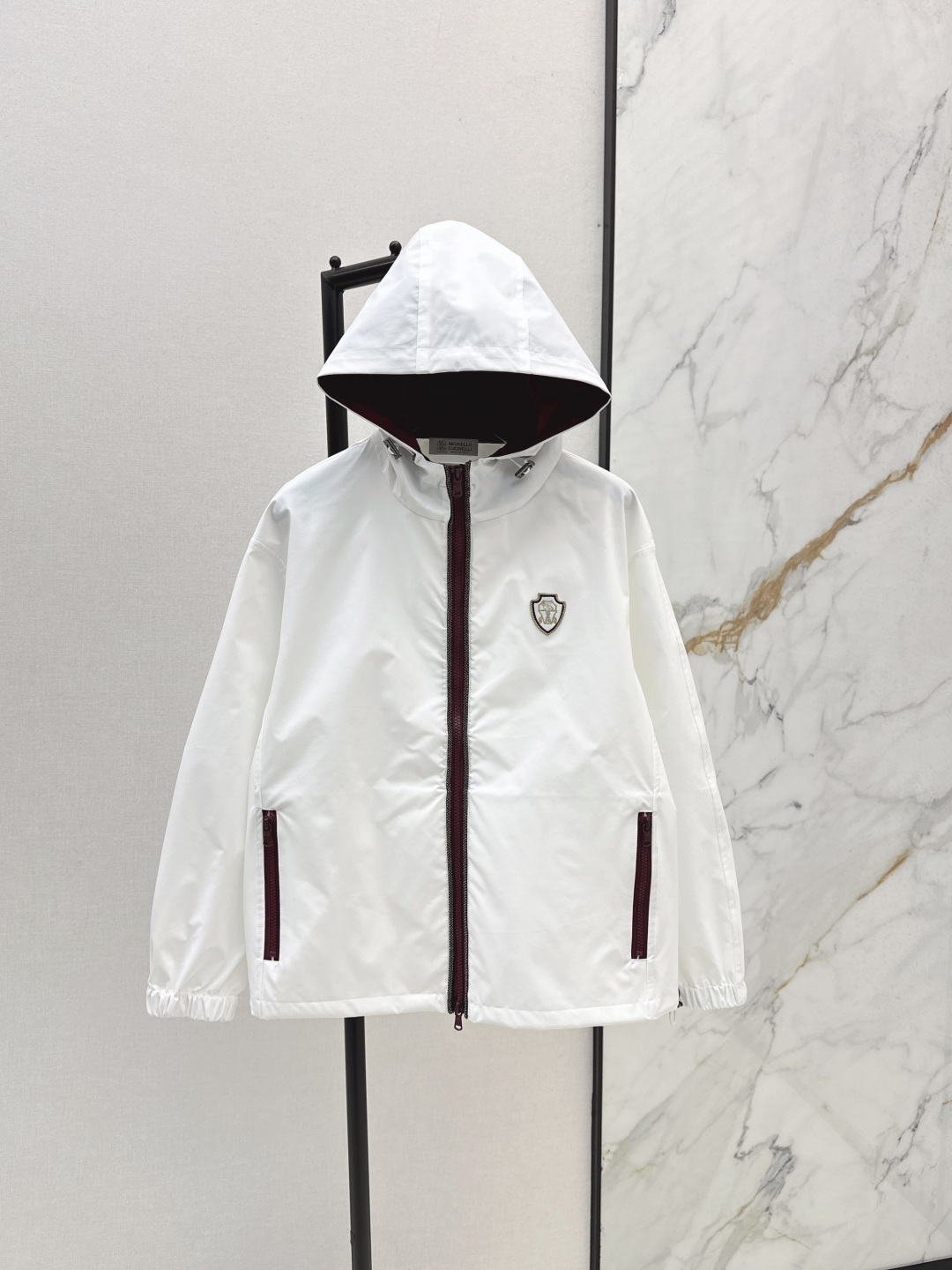 NO:470384,Wimbledon outfit Bc 25Ss————————The latest tennis capsule series of early autumn logo decorative nylon jacket coat color matching hooded design classic style loose versatile and fashionable custom copper chain edge placket creates a low-key luxury high-end feeling. Two colors are on sale in stock, Jackets & coats,hats,alexander wang19860909温网穿搭 Bc 25Ss—————早秋最新款网球胶囊系列徽标装饰尼龙冲锋衣外套配色连帽设计经典版型 宽松百搭又时髦 定制铜链边门襟打造低调奢华的高级感 两色现货发售sml,,jackets & coats,hats,alexander wang,Women's clothing