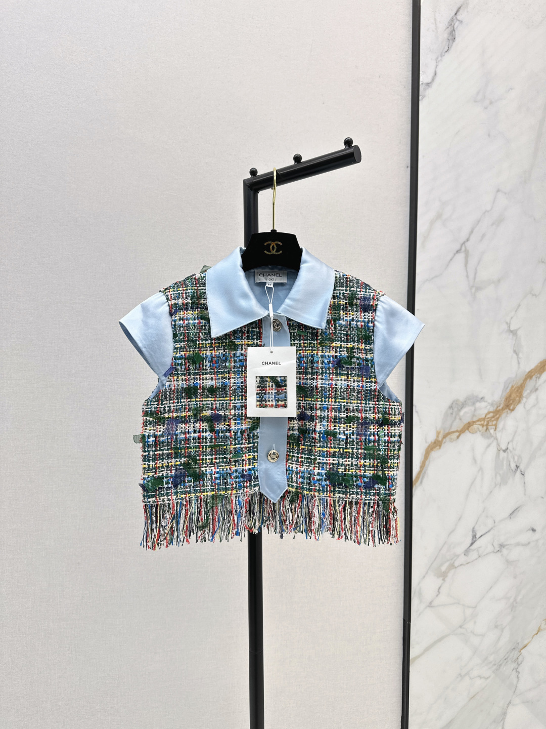 NO:471832,C home 25Ss——————The latest model of early autumn small fragrance style satin splicing heavy industry soft tweed vest jacket, super textured, beautiful high-end colored yarn woven fabric, super beautiful, three-dimensional texture full of exquisiteness, the upper body has a noble temperament, 100% silk jacquard lining, high-quality, French celebrity style, elegant and high-end, a must-have for rich families, one-size-fitting sml, chanel, jackets & coats, real silk, alexander wang19860909C家 25Ss————早秋最新款小香风缎面拼接重工软粗花呢马甲外套 超级有质感 绝美高级彩纱编织面料实物超美 立体肌理感精致感满满 上身自带一种高贵气质 百分百真丝提花里衬 实穿度高颜值也更高 法式名媛风优雅又高级 富家千金必备 一色现货发售sml,,chanel,jackets & coats,real silk,alexander wang,Women's clothing