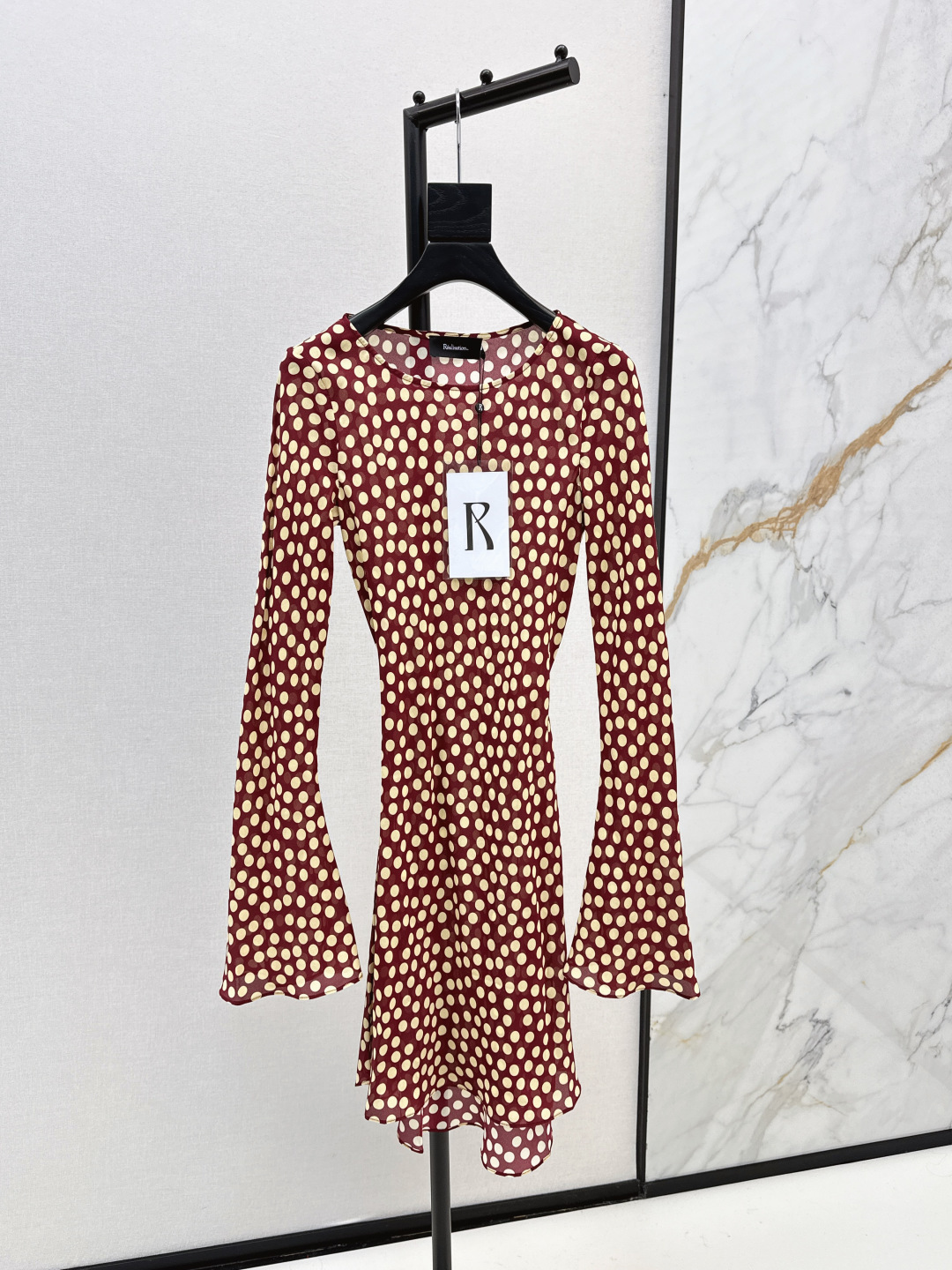 NO:472852,Exclusive first launch, fashionable and niche design, 25Ss————The latest polka dot dress in early autumn, a rich holiday style, romantic and elegant white and rich beauty essentials, imported silk fabric, one-color spot on sale xssml, skirts, real silk, alexander wang19860909独家首发 时髦小众设计 25Ss———早秋最新款波点连衣裙浓郁的度假风气息 浪漫优雅的白富美必备单品 进口真丝面料 一色现货发售xssml,,skirts,real silk,alexander wang,Women's clothing