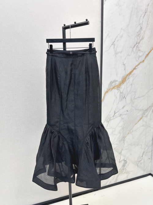 Elegant Black Fishtail Skirt - Perfect for Resort or Special Occasions 1 Elegant Black Fishtail Skirt - Perfect for Resort or Special Occasions