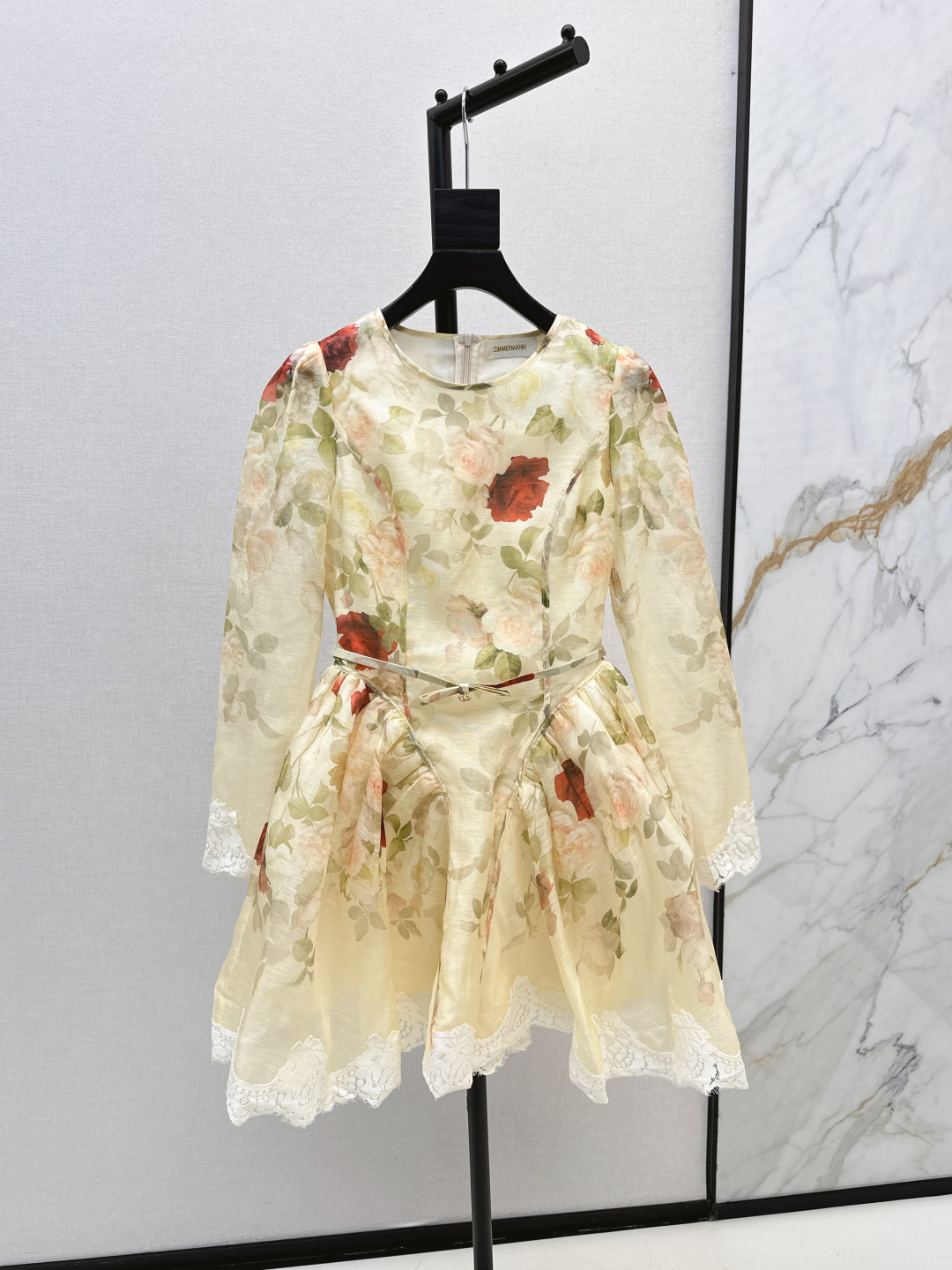 NO:472875,Exclusive first release Zimmen-M 25Ss————The latest vacation style printed dress in early autumn, elegant and fresh vacation style. Elegant pattern printed romantic and elegant white and rich beauty must-have items. Silk linen blend fabric. One color is available for sale in stock. Smlxl, skirts, real silk, alexander wang19860909独家首发 Zimmen-M 25Ss———早秋最新款度假风印花连衣裙淡雅清新的度假风气息 优雅图案印花浪漫优雅的白富美必备单品 真丝亚麻混纺面料 一色现货发售smlxl,,skirts,real silk,alexander wang,Women's clothing