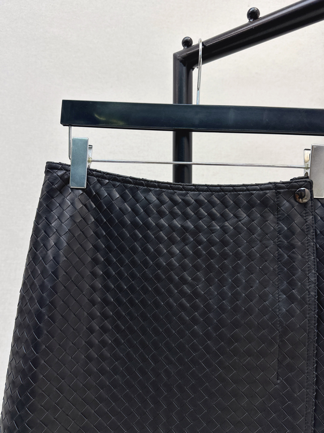 Bottega Veneta Woven Leather Wrap Skirt - Modern & Retro Style 4 cmp i1756023267010 5198 0 3