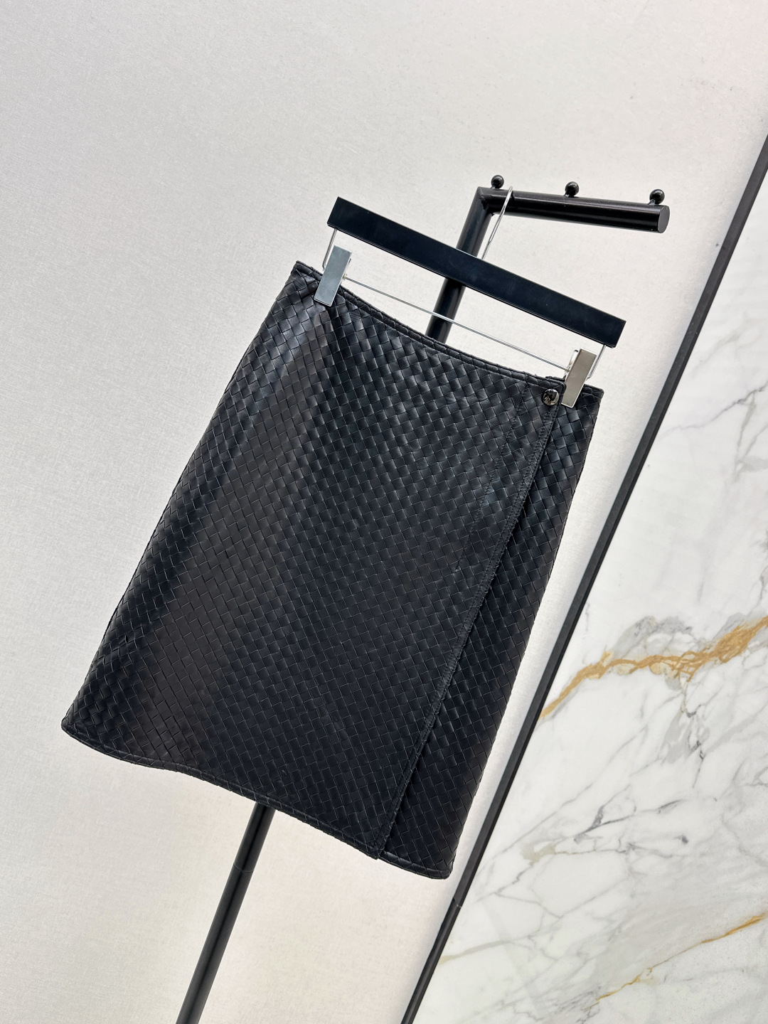 Bottega Veneta Woven Leather Wrap Skirt - Modern & Retro Style 2 cmp i1756023267010 5653 0 1