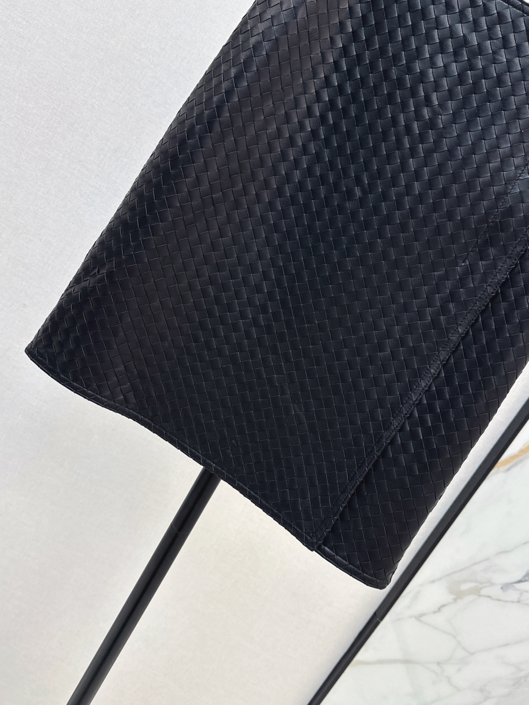 Bottega Veneta Woven Leather Wrap Skirt - Modern & Retro Style 6 cmp i1756023270858 3288 0 5