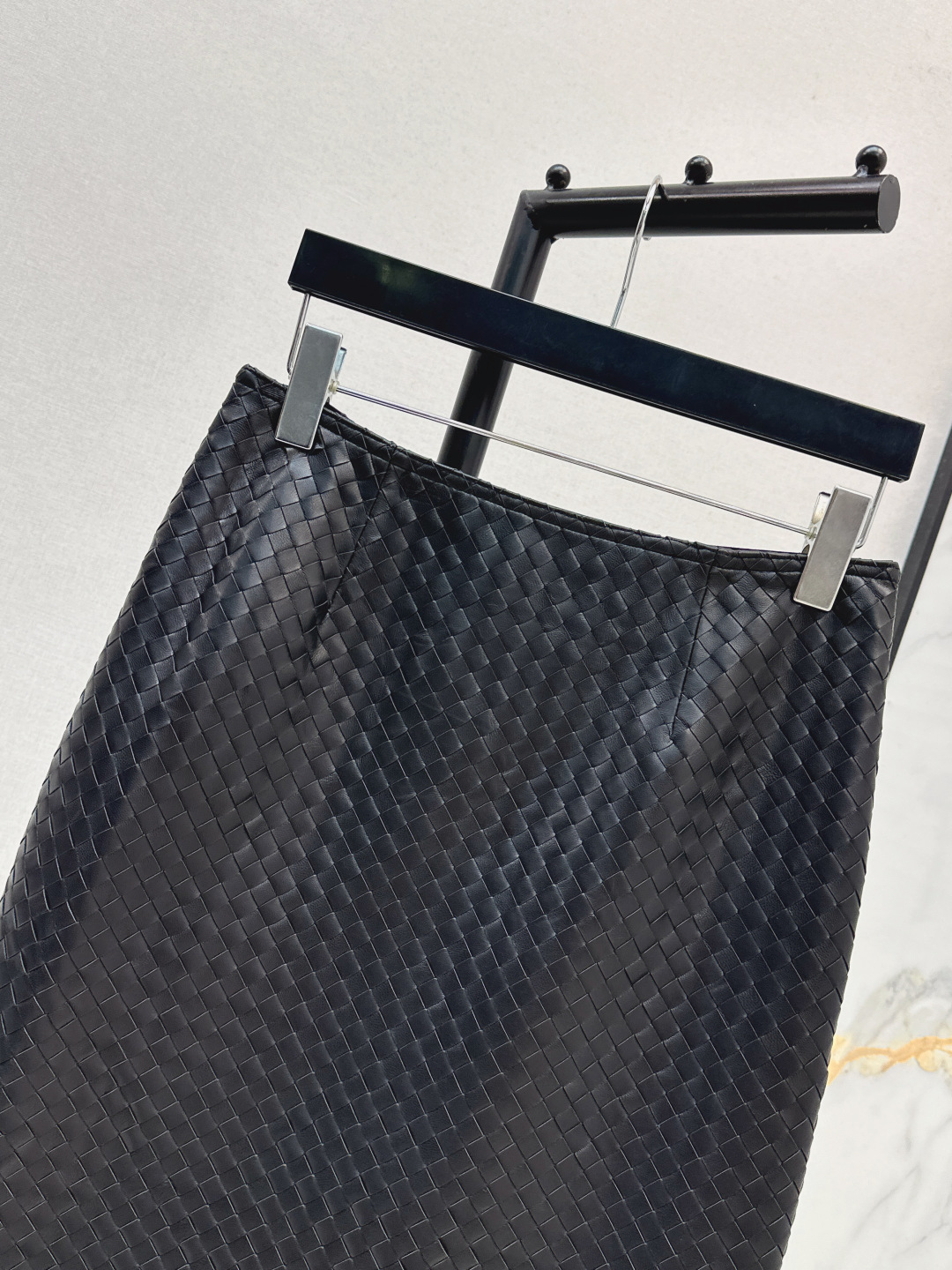 Bottega Veneta Woven Leather Wrap Skirt - Modern & Retro Style 9 cmp i1756023270868 1828 0 8