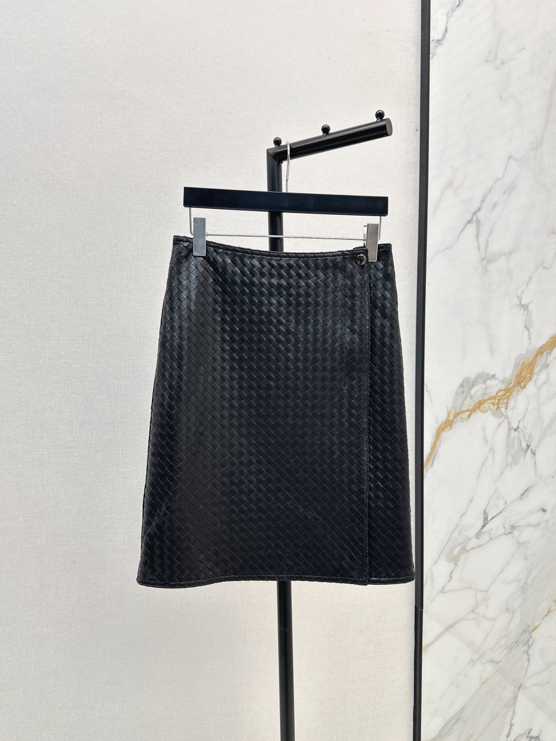 Bottega Veneta Woven Leather Wrap Skirt - Modern & Retro Style 1 cmp i1756023270868 4989 0 0