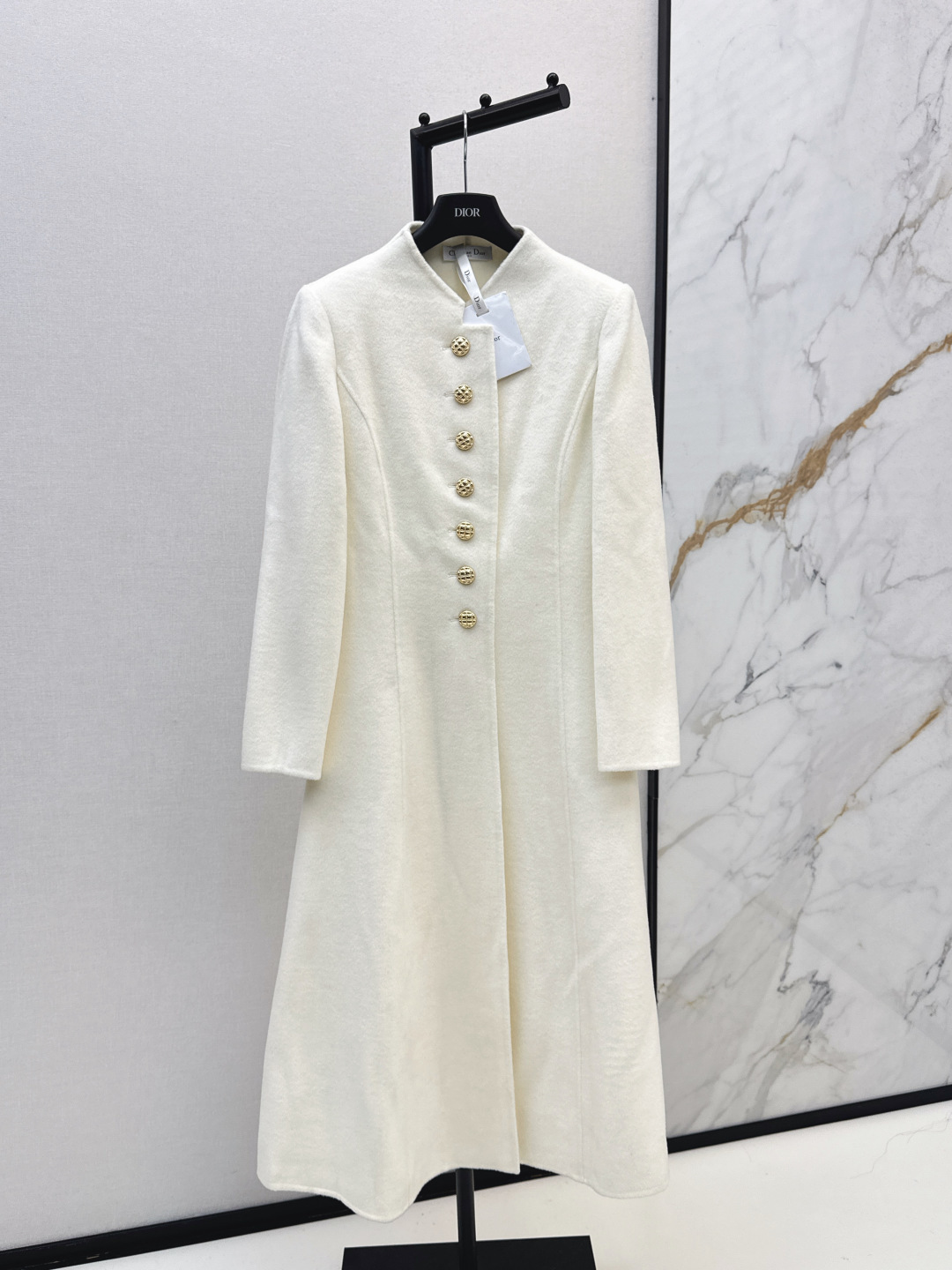 NO:472830,a with dust bag CD 25Ss———The latest double-sided cashmere long coat with autumn and winter, high-end versatile series, customized double-sided logo, cashmere material, soft, glutinous, delicate, pure handmade craft, classic long H-style style, not picky, super high-end, warm and slim, three-color spot on sale, sml, alexander wang19860909a配防尘袋CD 25Ss————秋冬最新款双面羊绒长款大衣高级百搭系列 定制双面logo羊绒材质手感软糯细腻纯手工制作工艺 经典长款H版型不挑人上身超高级保暖又显瘦 三色现货发售sml,,alexander wang,Women's clothing