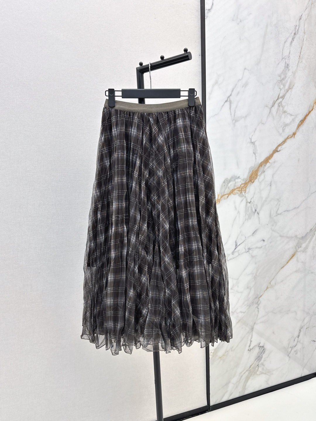 NO:472832,Design 25Ss————The latest slack feeling of autumn and winter online retro plaid skirt daily casual fashionable and relaxed Get plaid mesh fabric breathable and comfortable elastic pleated umbrella-shaped version The upper body is the lazy and relaxed feeling and daily casual style. It is versatile and hides the flesh to make you look slim. Two colors are available for sale in stock, skirts, alexander wang19860909设计 25Ss————秋冬最新款松弛感在线复古格子半裙日常休闲时髦轻松Get 格纹网纱面料 透气舒适 松紧压褶伞状版型 上身是那种慵懒松弛感与日常随意范 百搭又藏肉显瘦 两色现货发售sml,,skirts,alexander wang,Women's clothing