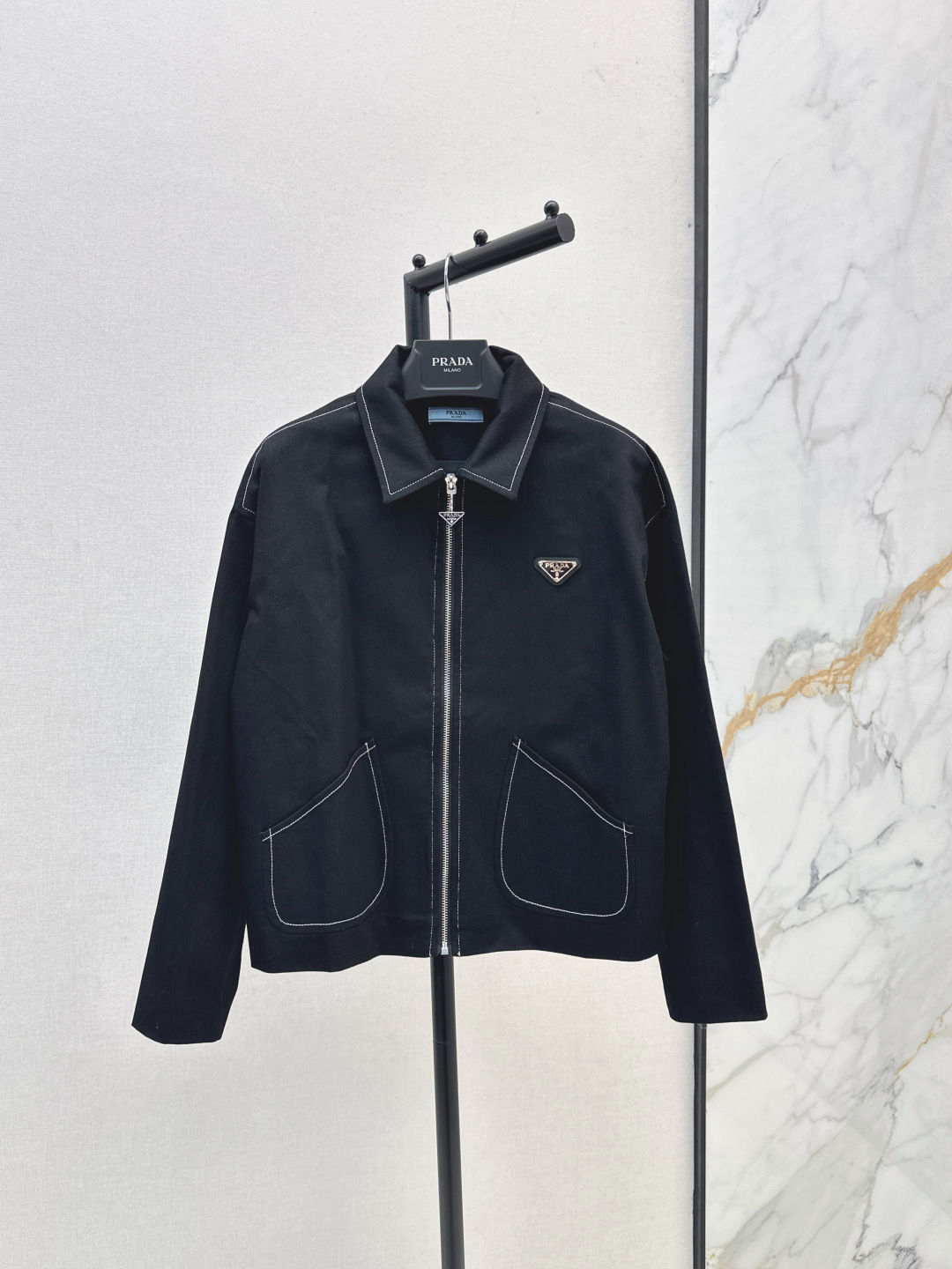 NO:473816,PD 25Ss——————The latest model of early autumn bright line lapel jacket, classic inverted triangle embellishment, high-end quality, versatile and not picky, slimming and tall, autumn and winter styling artifact, one-color spot on sale, sml, jackets & coats, alexander wang19860909PD 25Ss————早秋最新款明线车线翻领外套 经典的倒三角标点缀 高端品质 百搭不挑人 显瘦显高绝绝子 秋冬造型神器 一色现货发售sml,,jackets & coats,alexander wang,Women's clothing