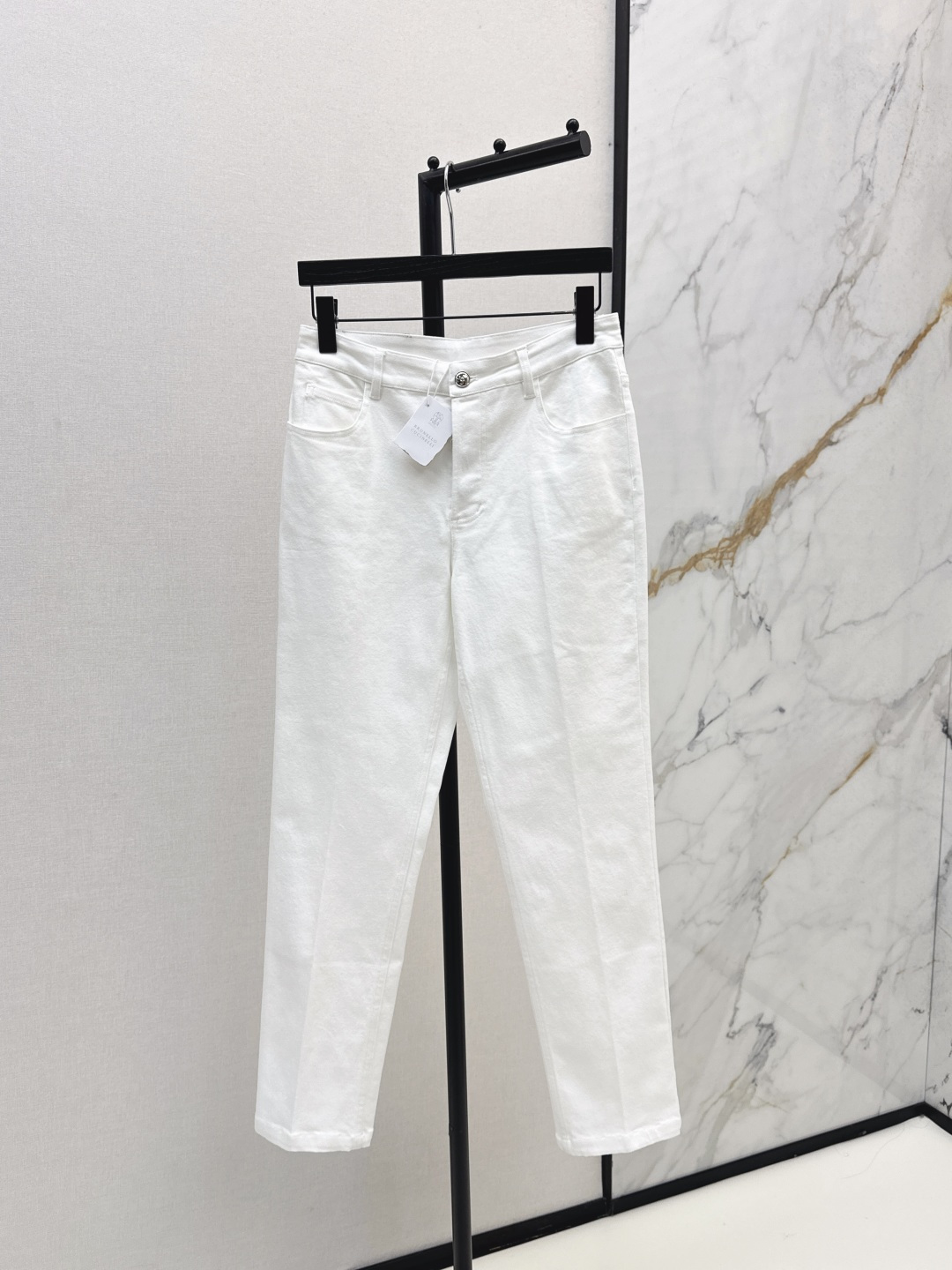 NO:473755,Old Qian style outfit Bc 25Ss—————The latest retro old blue washing water slim jeans in early autumn. They are simply a walking tool for long legs. Slim and slim tailoring style. They cover the flesh and make them look slim and versatile. They are free to wear jackets and T-shirts. The key to washing water is to be worn for no time. They are particularly durable. Recommended. Two-color spot-on sml, jeans, jackets & coats,tees, t-shirt, alexander wang19860909老钱风穿搭 Bc 25Ss————早秋最新款复古做旧蓝洗水修身牛仔裤 简直就是行走的显长腿神器 显瘦修身剪裁版型 遮肉显瘦 不挑人又百搭 外套T恤随意搭 洗水蓝重点是穿多久都不会过时 特别耐看 推荐 两色现货发售sml,,jeans,jackets & coats,tees，t-shirt,alexander wang,Women's clothing