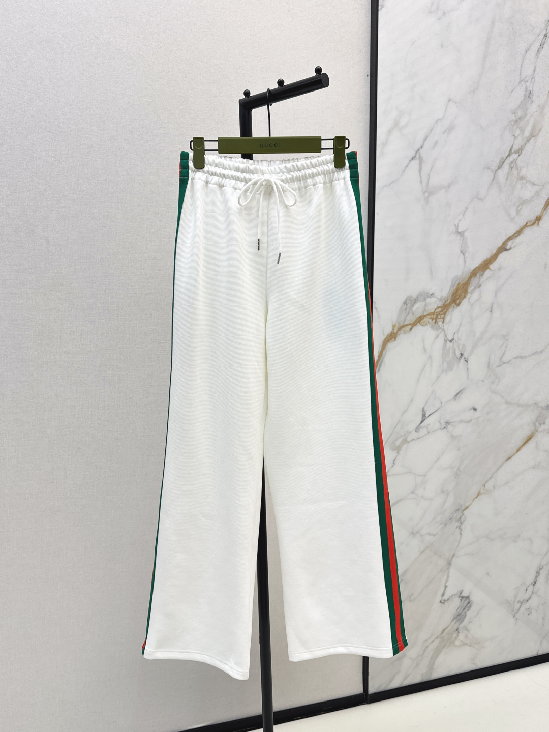 NO:474871,Gu 25Ss——————The latest classic webbing casual suit stand-up collar jacket baseball uniform jacket + elastic waist straight pants. Ke AKA Sa style. Everyday commuting is very OK, not picky about occasions. The design is unique. The sense of layering is richer. The small details are too much more points. One color is divided into different development. SML is available in stock. Long,, jackets & coats, jackets & coats, alexander wang19860909Gu 25Ss————早秋最新款经典织带休闲套装立领夹克棒球服外套+松紧腰直筒裤 可A可飒的风格 日常通勤穿什么的都是很OK的,不挑场合的 设计独特 层次感更加丰富 满满小细节太加分 一色分开发 现货发售sml 长,,jackets & coats,jackets & coats,alexander wang,Women's clothing