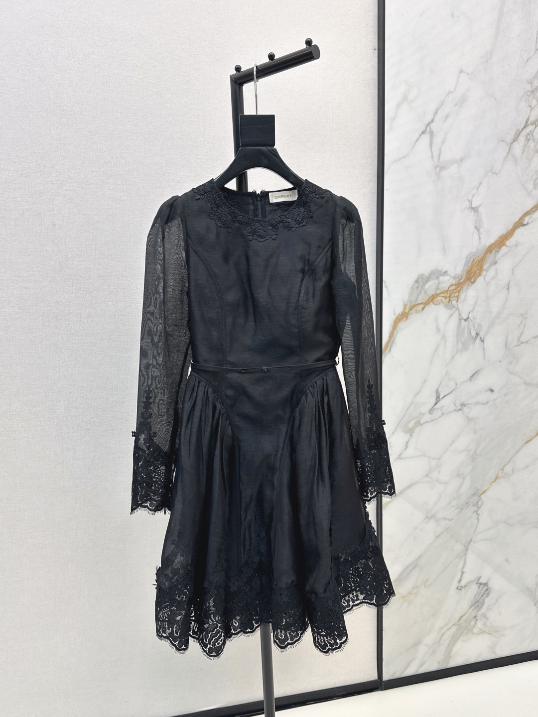 NO:474833,Exclusive first release Zimmen-M 25Ss————The latest vacation style waist-climbing dress with elegant and fresh vacation style. Elegant pattern prints, romantic and elegant white and rich beauty must-have items. Silk linen blend fabric. One color is available for sale in stock. Smlxl, skirts, real silk, alexander wang19860909独家首发 Zimmen-M 25Ss———早秋最新款度假风收腰连衣裙淡雅清新的度假风气息 优雅图案印花浪漫优雅的白富美必备单品 真丝亚麻混纺面料 一色现货发售smlxl,,skirts,real silk,alexander wang,Women's clothing