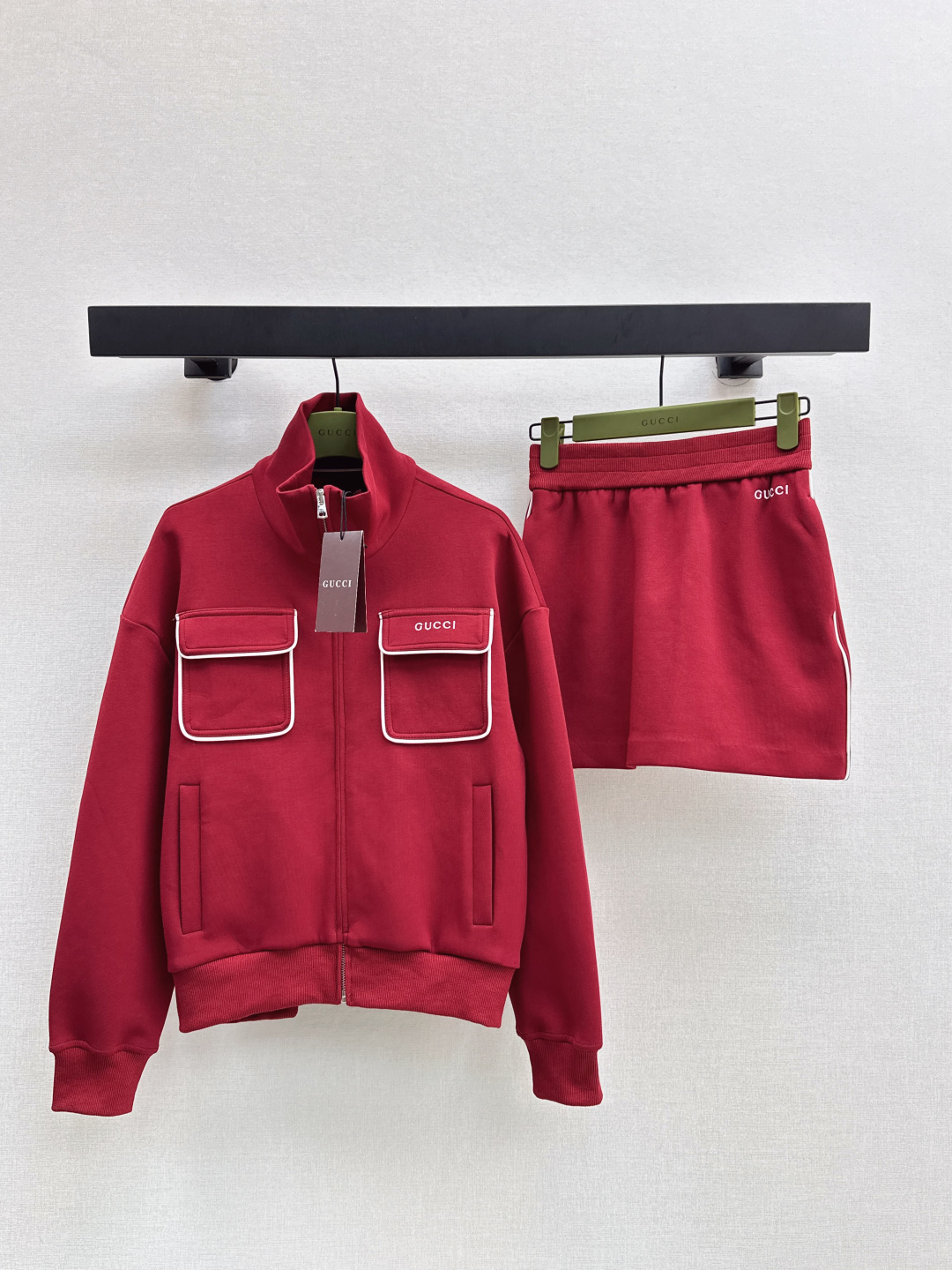 NO:474806,Angora Red Gu 25Ss—————The latest style of early autumn stand-up collar casual suit double pocket decorative stand-up collar sweatshirt + hip-cover Mini skirt Small letter embroidery A set of matching A set of stylish style Broad-stylish zipper jacket + elastic shorts Can be matched in one set or worn separately High inclusiveness High-fitting body slimming and not picky about people One set of out One color is available in stock sml, hoodie, sweatshirts, skirts, shorts, jackets & coats, alexander wang19860909爆单安哥拉红 Gu 25Ss————早秋最新款立领休闲套装双口袋装饰立领卫衣+包臀Mini半裙 小字母刺绣 一套搭配 妥妥的时髦风 阔型感拉链外套+松紧短裤 可以一套搭配也可以分开穿 包容性很强 上身显瘦不挑人 一套出 一色现货发售sml,,hoodie,sweatshirts,skirts,shorts,jackets & coats,alexander wang,Women's clothing