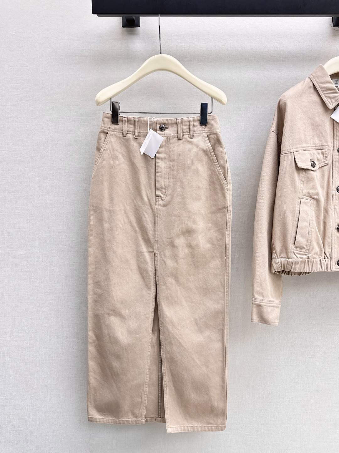 NO:474802,Gao Zhishen outfit Bc 25Ss————The latest style of early autumn old leather pink washing cowboy long skirt with back ears copper bead chains Leather brand decoration Minimalist low-key luxury design is excellent High-slit skirt design is handsome and fashionable, daily age-reducing versatile, recommended a set of matching, one-color spot sale sml, skirts, alexander wang19860909高智感穿搭 Bc 25Ss————早秋最新款做旧皮粉色洗水牛仔长半裙后耳仔铜珠链 皮牌装饰 极简主义低调奢华设计感超赞 强烈推荐自留单品 高开叉裙摆设计帅气时髦 日常减龄百搭 推荐一套搭配 一色现货发售sml,,skirts,alexander wang,Women's clothing