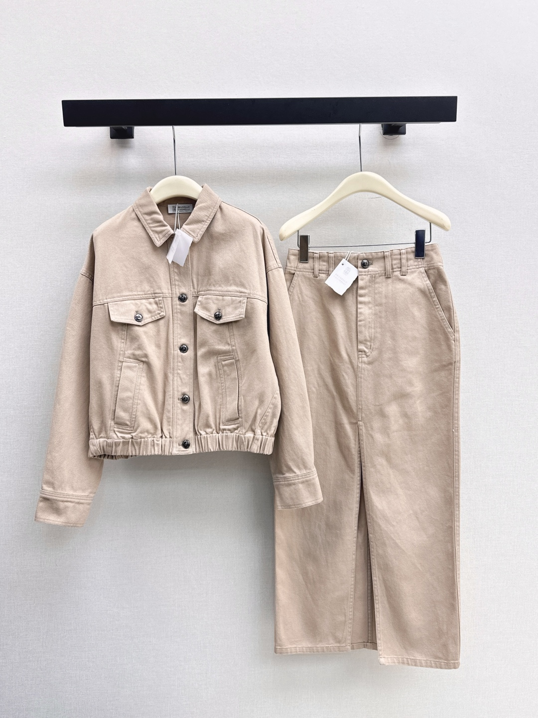 NO:474797,Gao Zhishen outfit Bc 25Ss—————The latest style of old leather pink washing cowboy jacket classic shoulder-fall pocket design Minimalist luxury is not simple Customized hardware buttons + bead chain decoration Handsome girl-style commuting outfits can easily interpret different styles Recommended a set of matching One-color spot sale sml, Jackets & coats, Jackets & coats, Alexander wang19860909高智感穿搭 Bc 25Ss————早秋最新款做旧皮粉色洗水牛仔夹克外套经典落肩口袋设计 极简主义奢华不简 定制五金纽扣扣 +珠链装饰 帅气少女风通勤穿搭轻松演绎不同风格 推荐一套搭配 一色现货发售sml,,jackets & coats,jackets & coats,alexander wang,Women's clothing