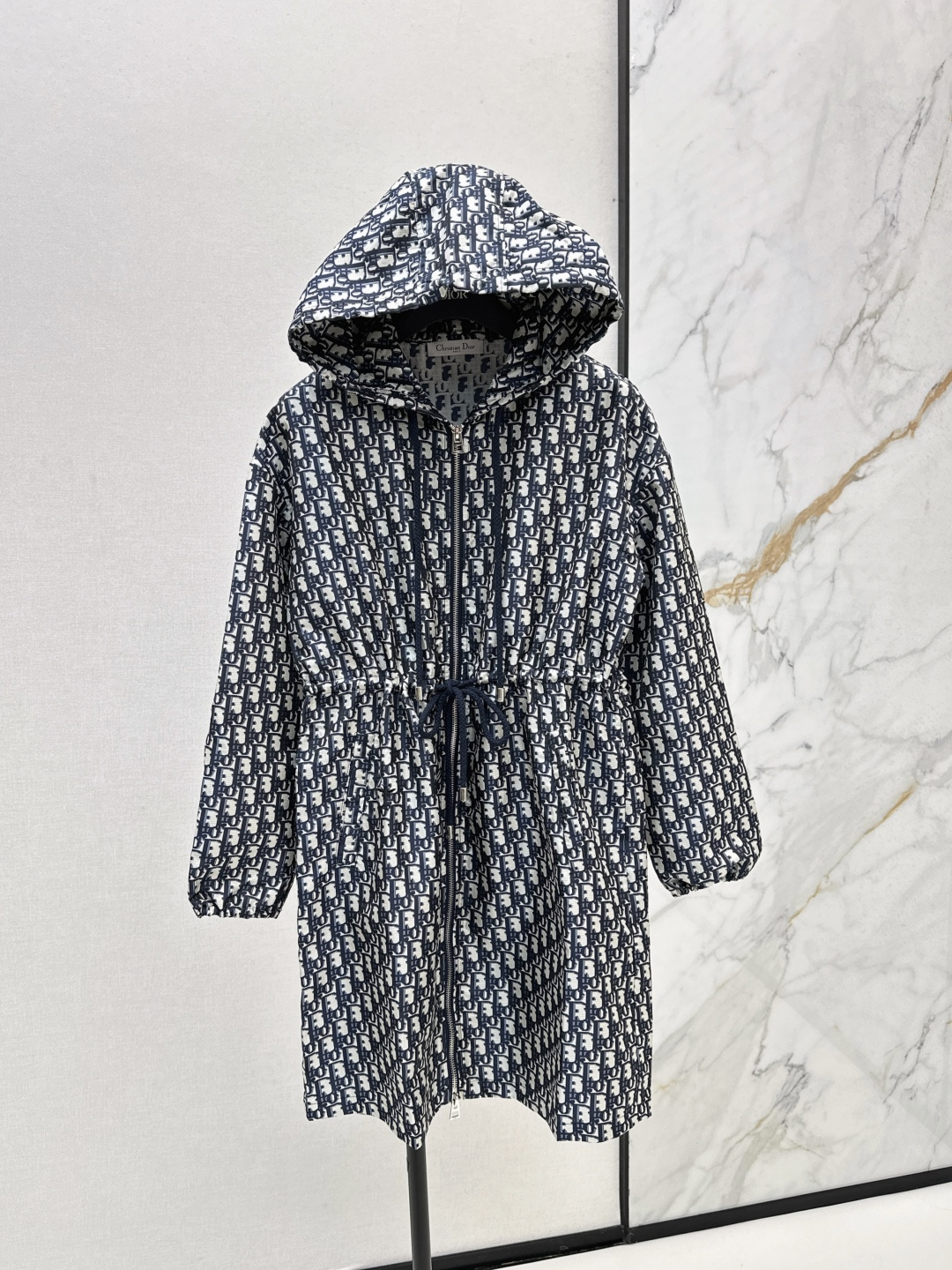 NO:476825,CD 25Ss———The latest Monogram jacquard in autumn and winter. Hooded pull dress is fashionable, low-key, elegant, luxurious and high-end!  The style is versatile and not picky. Original custom jacquard fabric. Full set of custom molded accessories. One-size spot-on sml, skirts, hats, alexander wang19860909CD 25Ss————秋冬最新款Monogram提花 连帽抽身连衣裙时髦低调气质又奢华高级！版型百搭不挑人 原版定制提花面料 全套开模定制配件 一色现货发售sml,,skirts,hats,alexander wang,Women's clothing