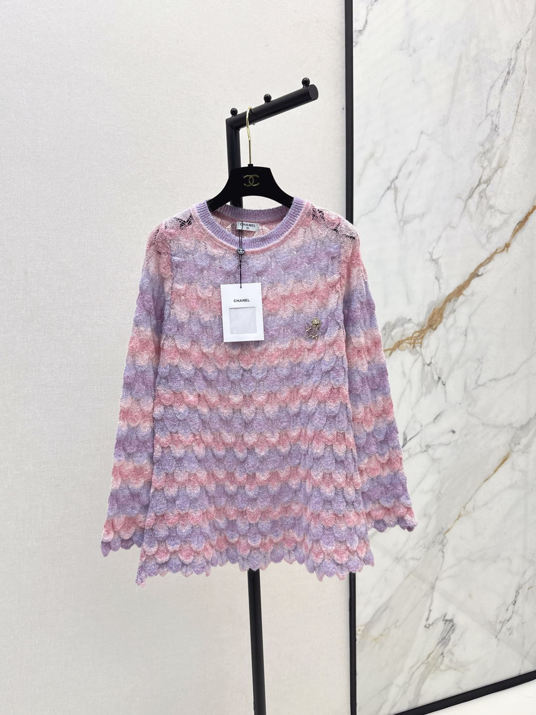 NO:476750,Exclusive model ~ C home 25Ss———The latest style of early autumn striped knitted cardigan + round neck long-sleeved sweater classic striped elements matches more academic style. Customized fabrics and imported machine jacquards are noble and elegant. Whether you wear them alone or in-house, you can do it in stock. SML round, chanel, sweaters, alexander wang19860909独家款～ C家 25Ss———早秋最新款拼条纹针织开衫+圆领长袖毛衣经典条纹元素的搭配更有学院风格 定制面料与进口机器提花所呈现出来的高奢感 高贵优雅 无论单穿或者内搭都可以哦 一色现货发售sml 圆,,chanel,sweaters,alexander wang,Women's clothing