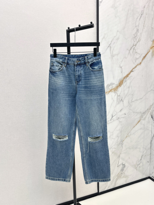 Vintage Washed Denim Jeans with Distressed Details - Casual & Stylish 1 Vintage Washed Denim Jeans with Distressed Details - Casual & Stylish