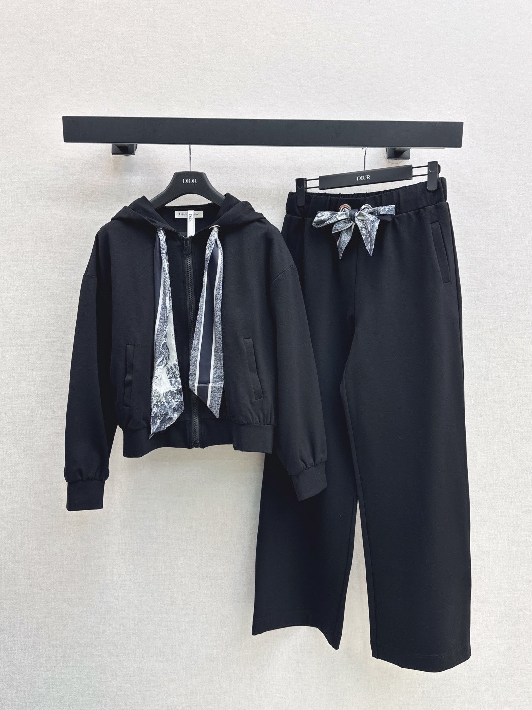 Dior Silk Scarf Embellished Hoodie and Pants Set Autumn/Winter New Collection