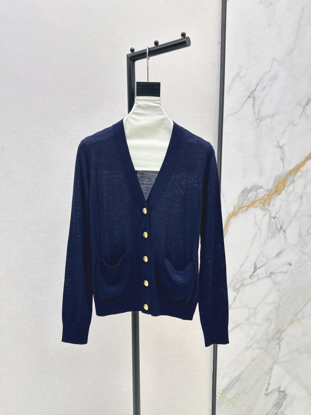 Elegante gebreide cardigan met V-hals en gouden knopen voor dames