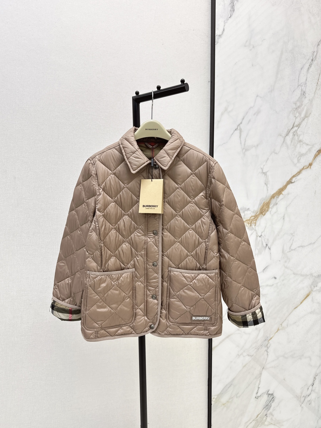 Burberry Geruite Gewatteerde Damesjas met Drukknoopsluiting - Stijlvol & Warm