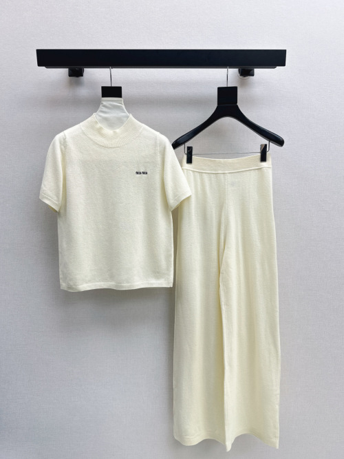 Miu Miu 25Ss Wool Set: Embroidered Logo Top & Straight-Leg Pants - Chic & Cozy 1 Miu Miu 25Ss Wool Set: Embroidered Logo Top & Straight-Leg Pants - Chic & Cozy